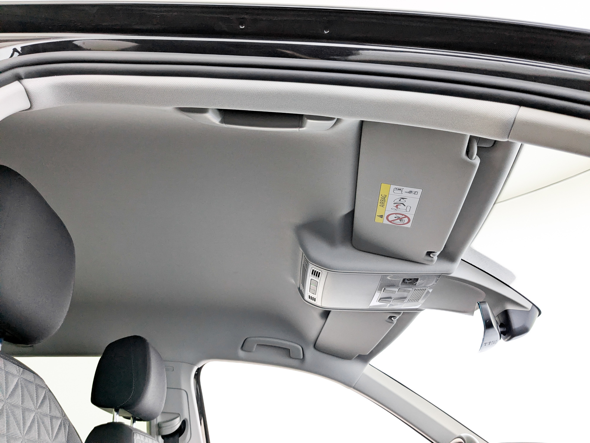 VOLKSWAGEN Tiguan 2.00 (180 л.с), автомат, 2021, пробег 72 227 км