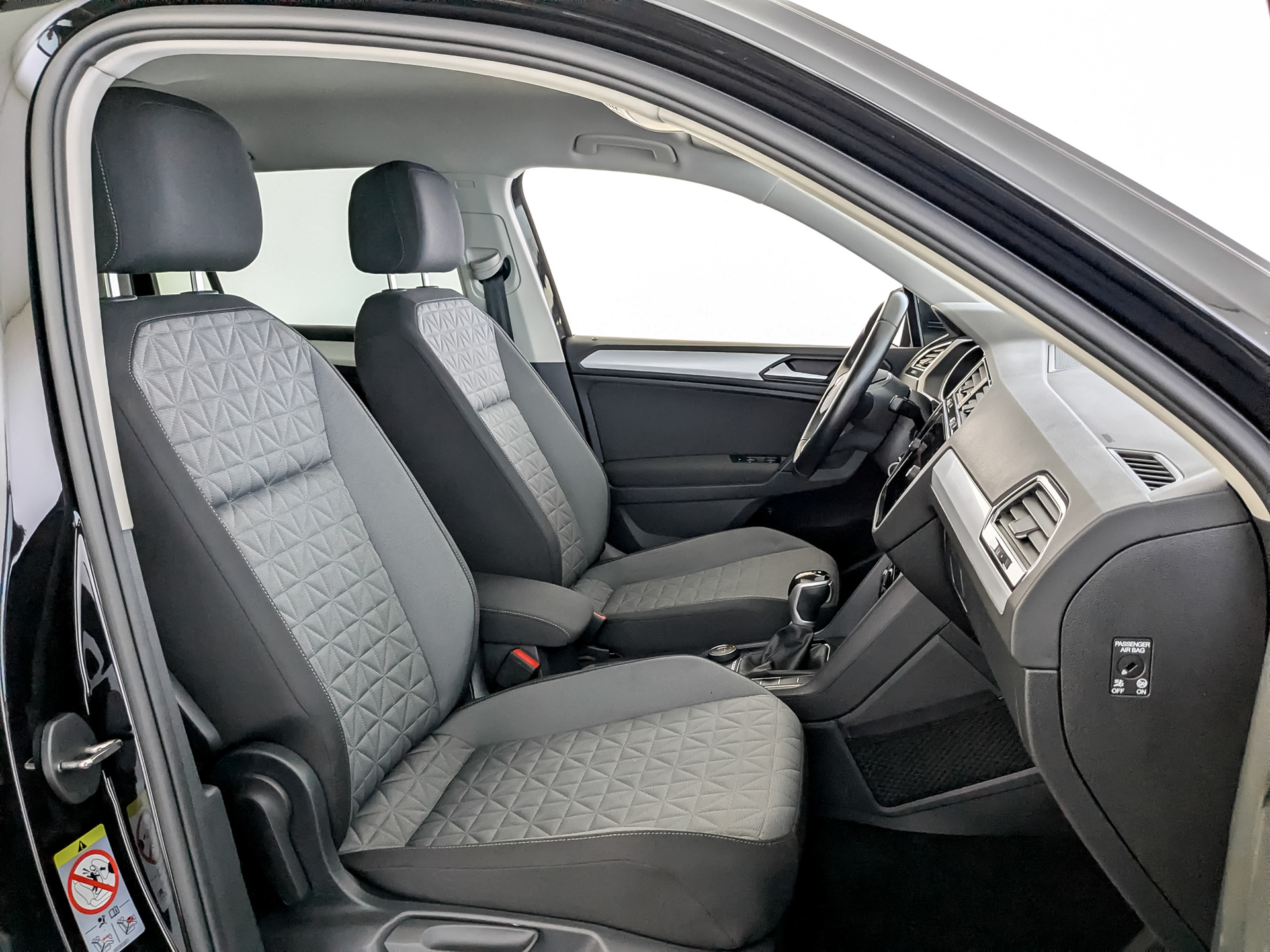 VOLKSWAGEN Tiguan 2.00 (180 л.с), автомат, 2021, пробег 72 227 км