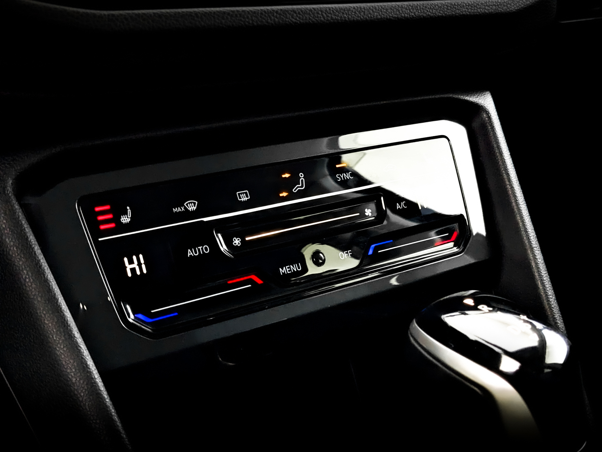 VOLKSWAGEN Tiguan 2.00 (180 л.с), автомат, 2021, пробег 72 227 км