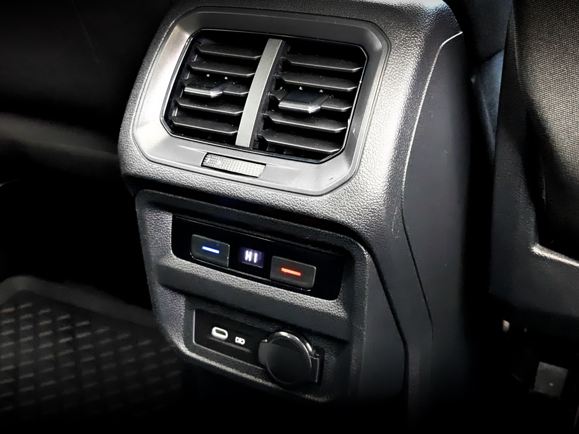 VOLKSWAGEN Tiguan 2.00 (180 л.с), автомат, 2021, пробег 72 227 км