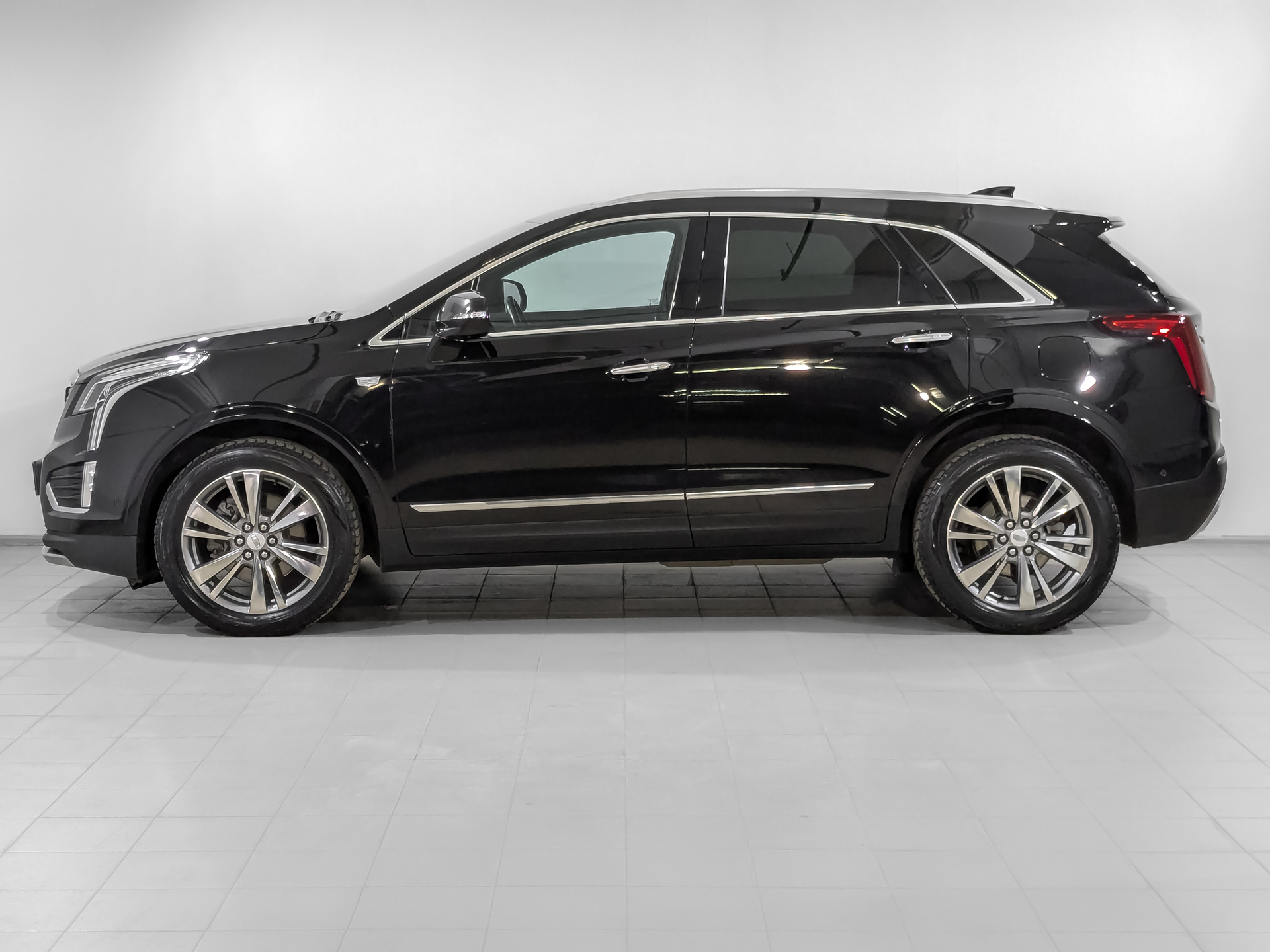 Купить Cadillac XT5 I 2022 г.в. с пробегом 71 137 км, цена 4 400