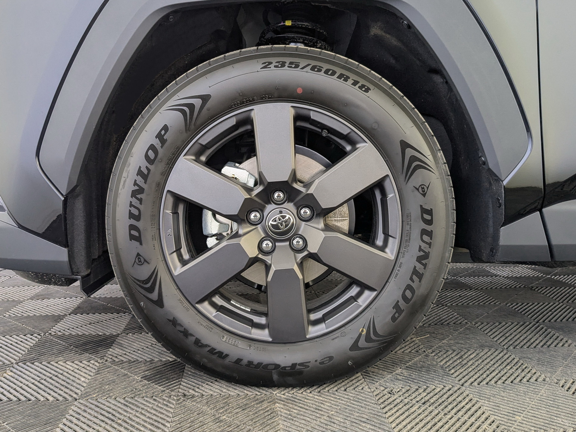 Фото Toyota RAV4 Luxury 2.0L/171 CVT AWD 
