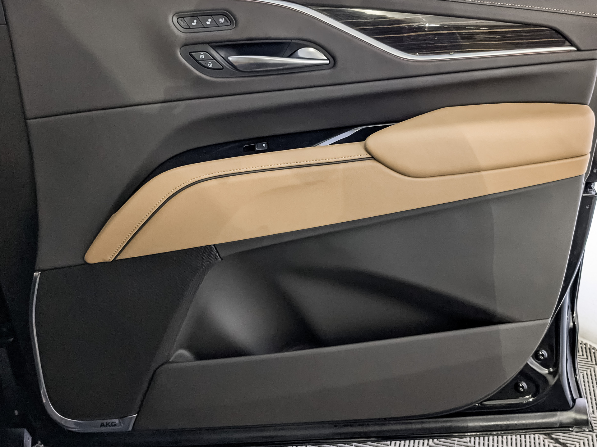 CADILLAC Escalade 6.20 (416 л.с), автомат, 2022, пробег 158 651 км