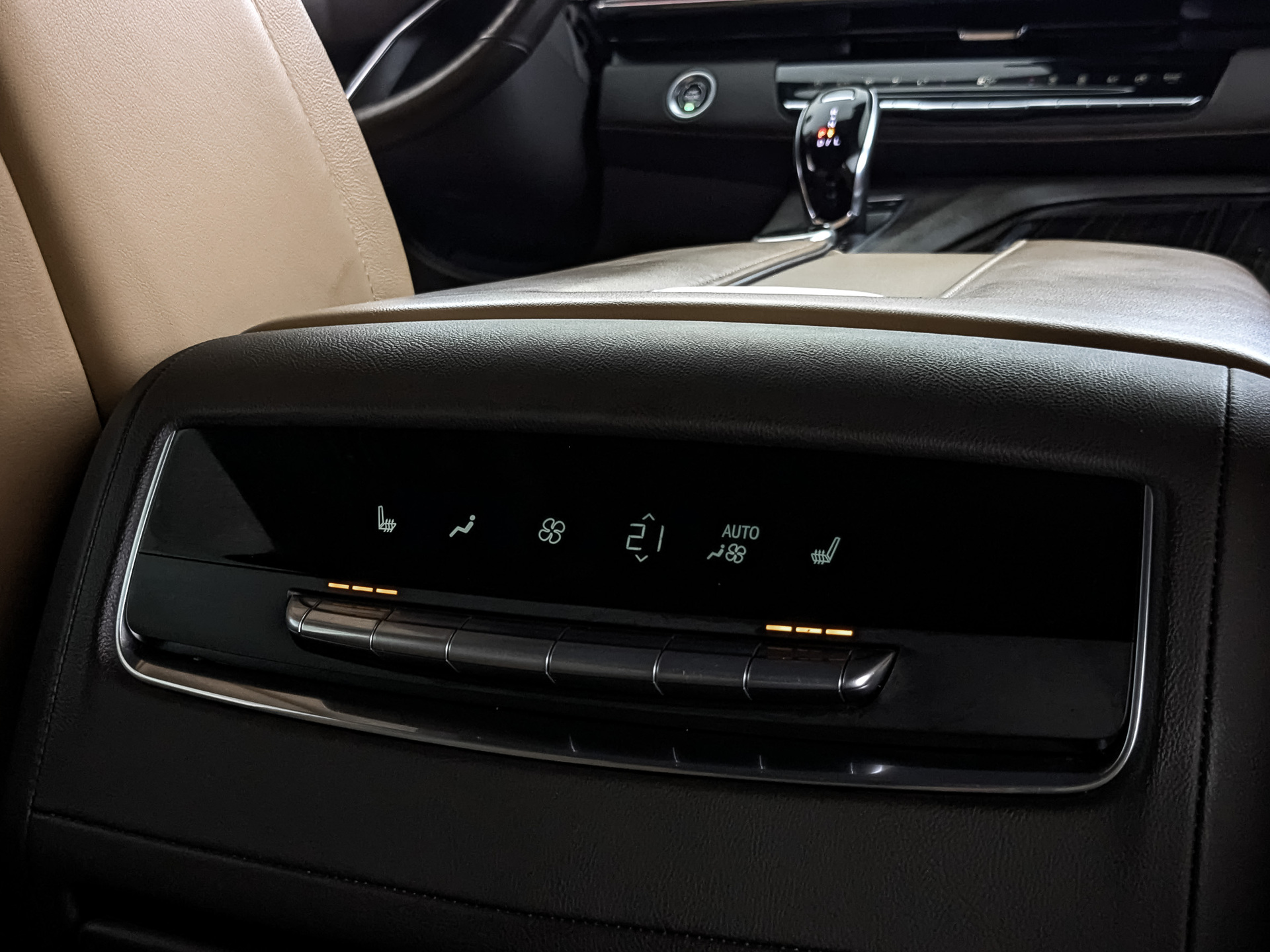 CADILLAC Escalade 6.20 (416 л.с), автомат, 2022, пробег 158 651 км