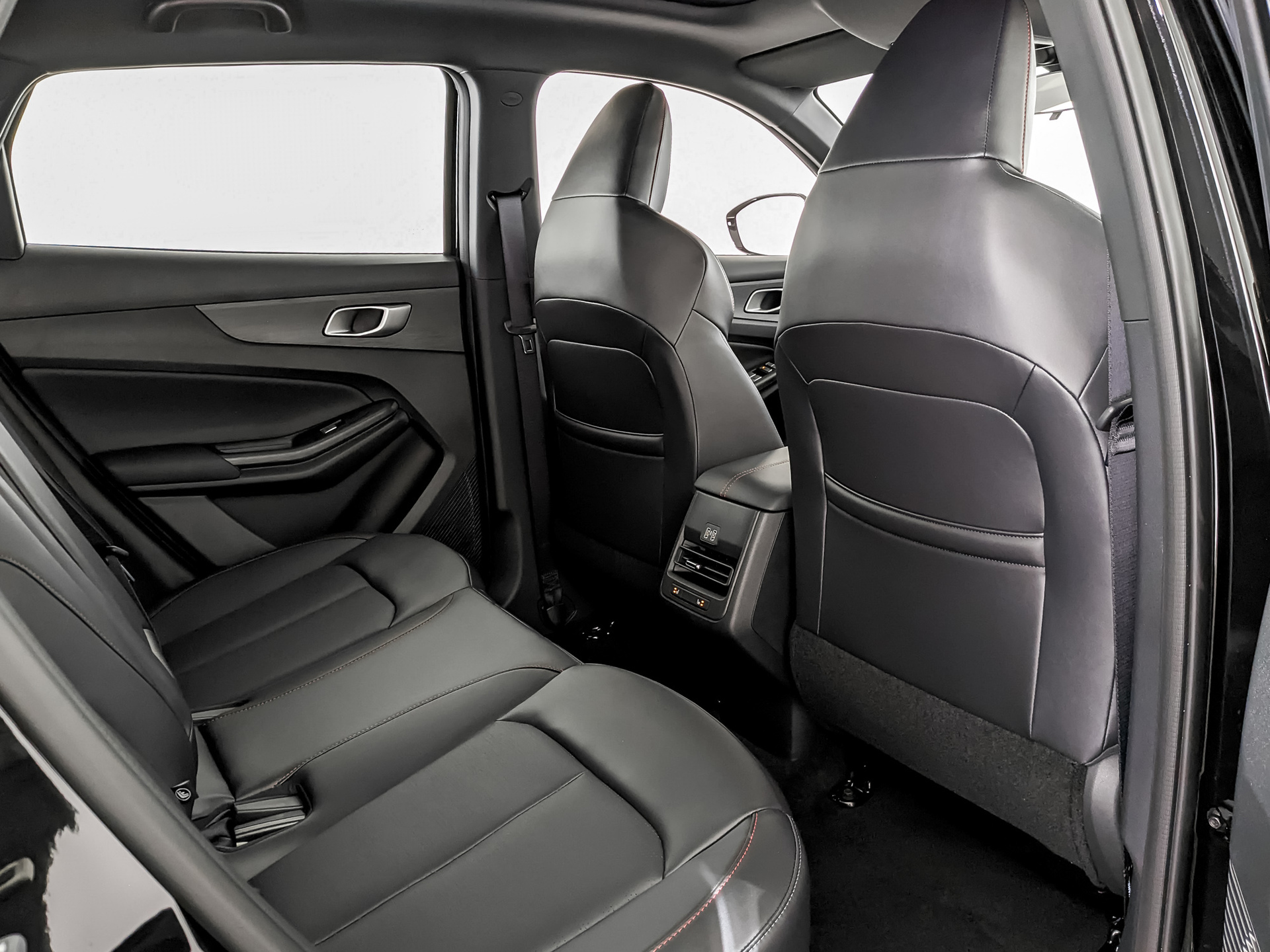 Фото Changan UNI-S Техно 1.5T/181 7RT Передний привод