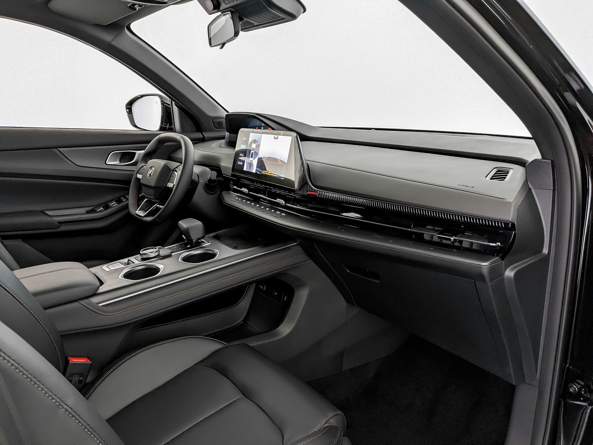 Фото Changan UNI-S Техно 1.5T/181 7RT Передний привод