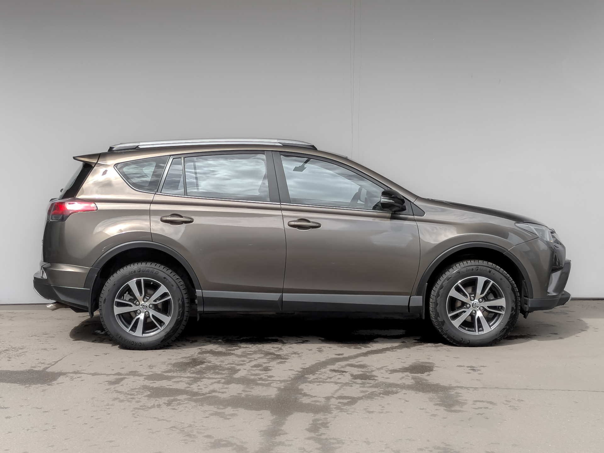 TOYOTA Rav-4 2.50 (180 л.с), автомат, 2016, пробег 205 249 км
