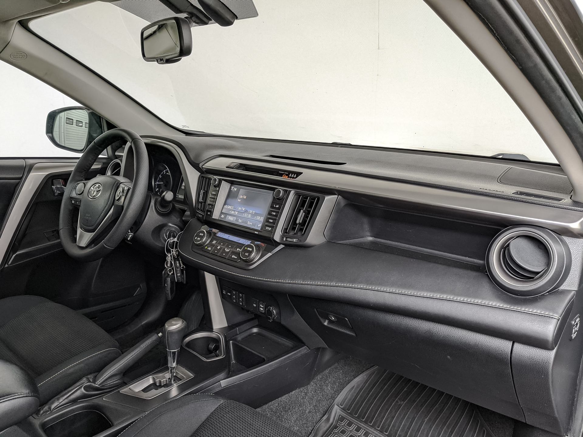 TOYOTA Rav-4 2.50 (180 л.с), автомат, 2016, пробег 205 249 км