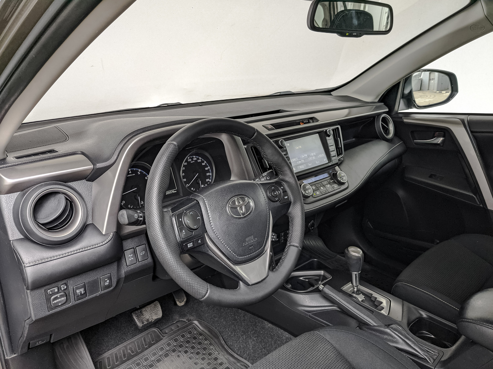 TOYOTA Rav-4 2.50 (180 л.с), автомат, 2016, пробег 205 249 км