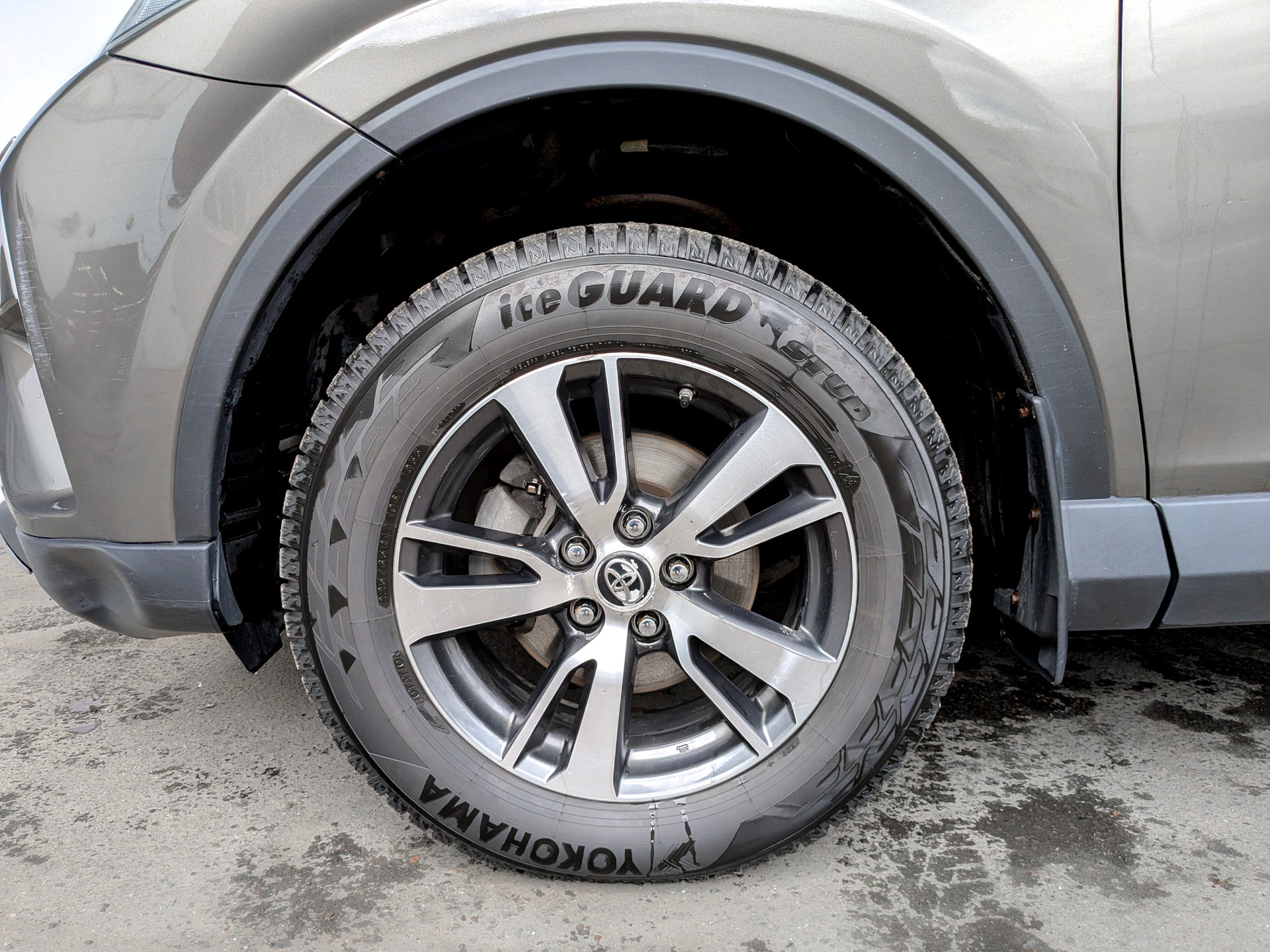TOYOTA Rav-4 2.50 (180 л.с), автомат, 2016, пробег 205 249 км