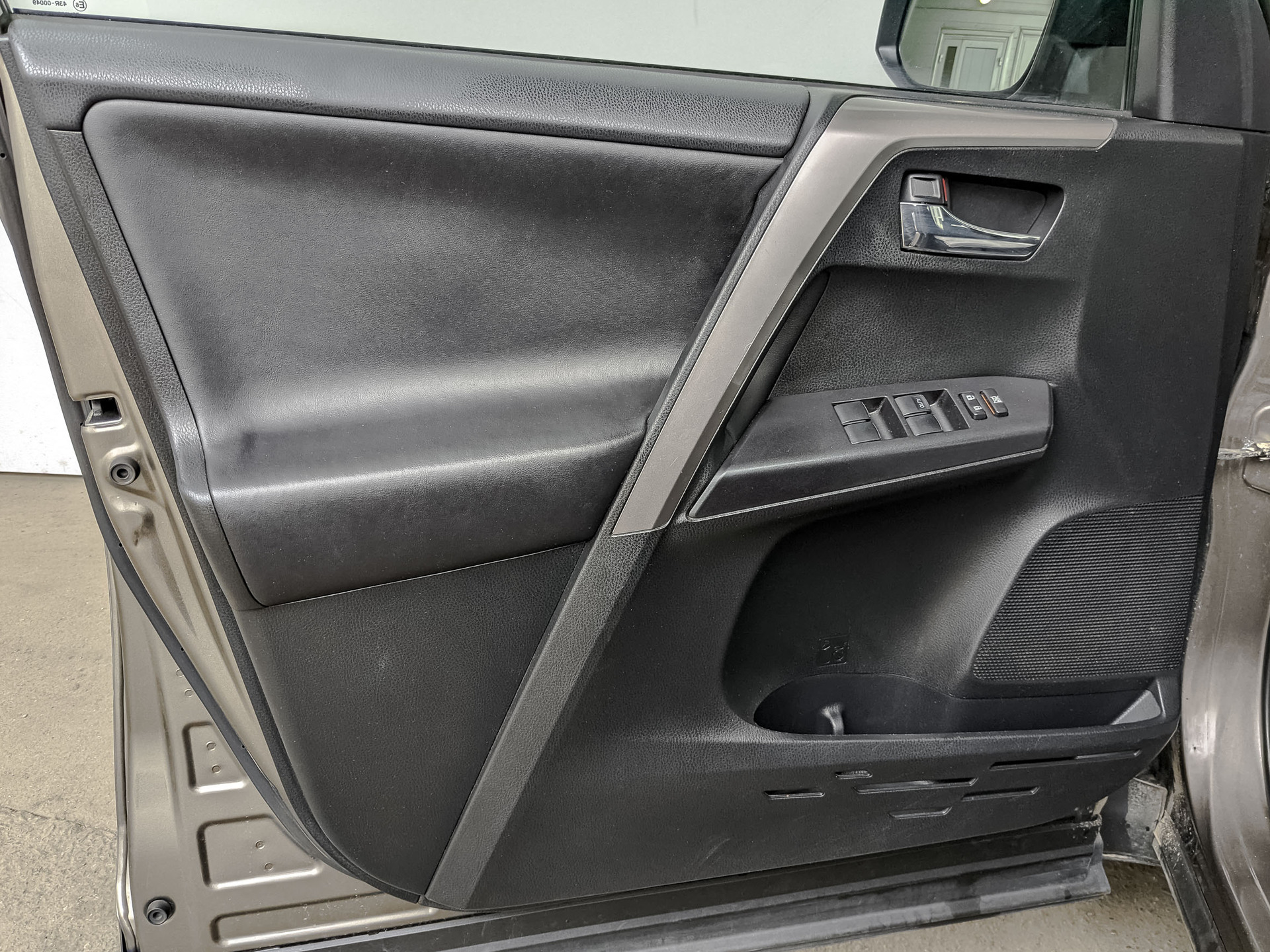 TOYOTA Rav-4 2.50 (180 л.с), автомат, 2016, пробег 205 249 км
