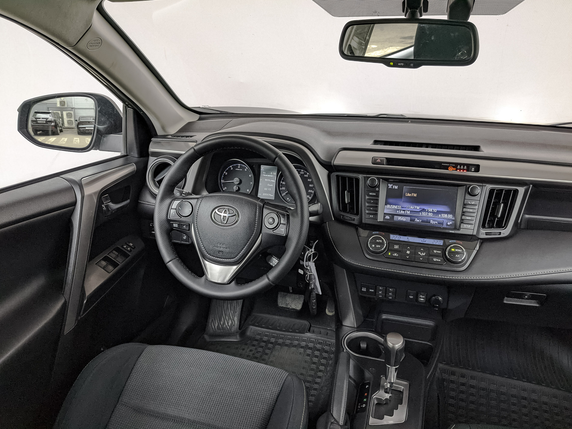 TOYOTA Rav-4 2.50 (180 л.с), автомат, 2016, пробег 205 249 км