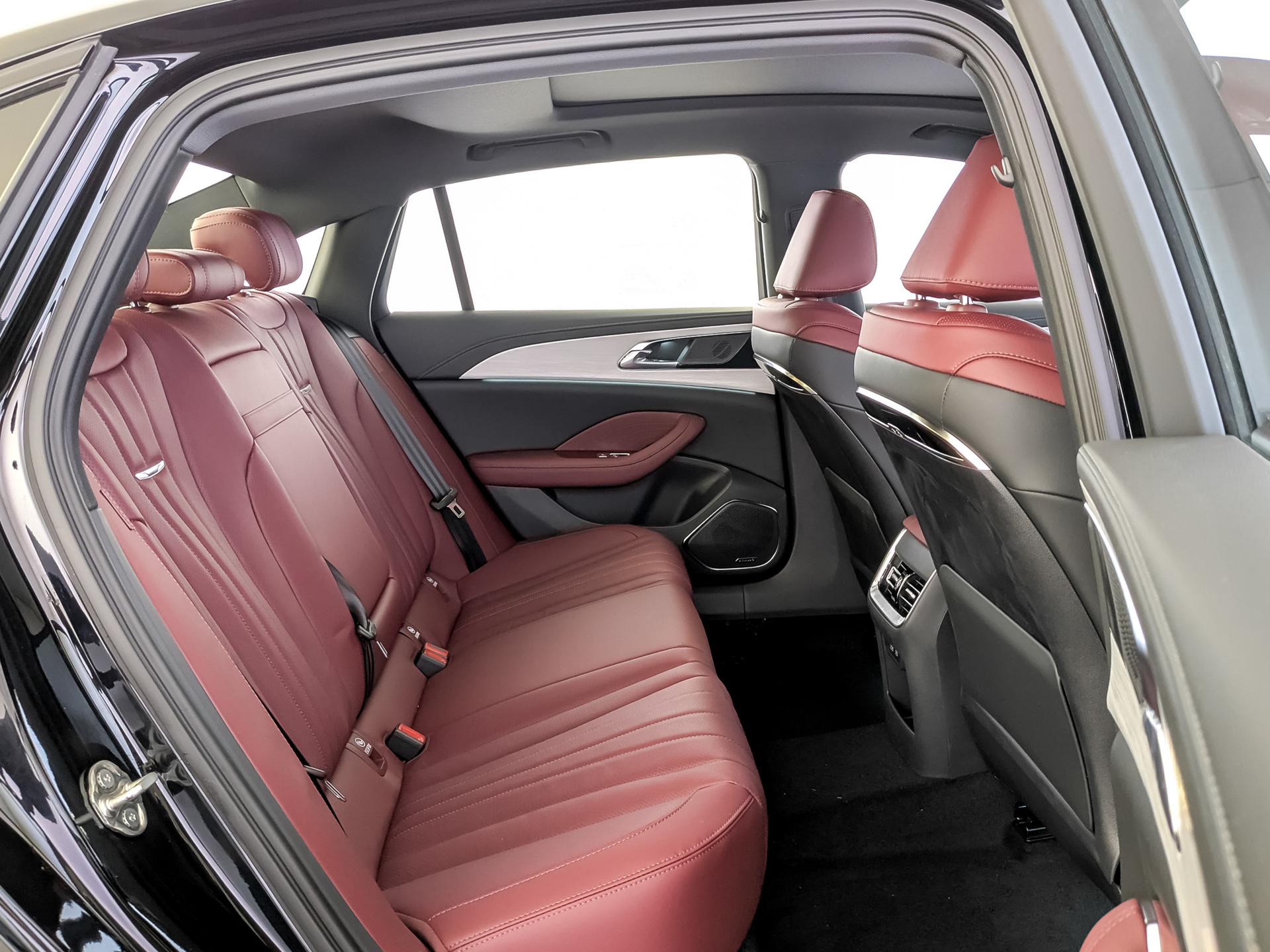 Фото Hongqi H5 Black Edition 2.0T/218 8AT 4D