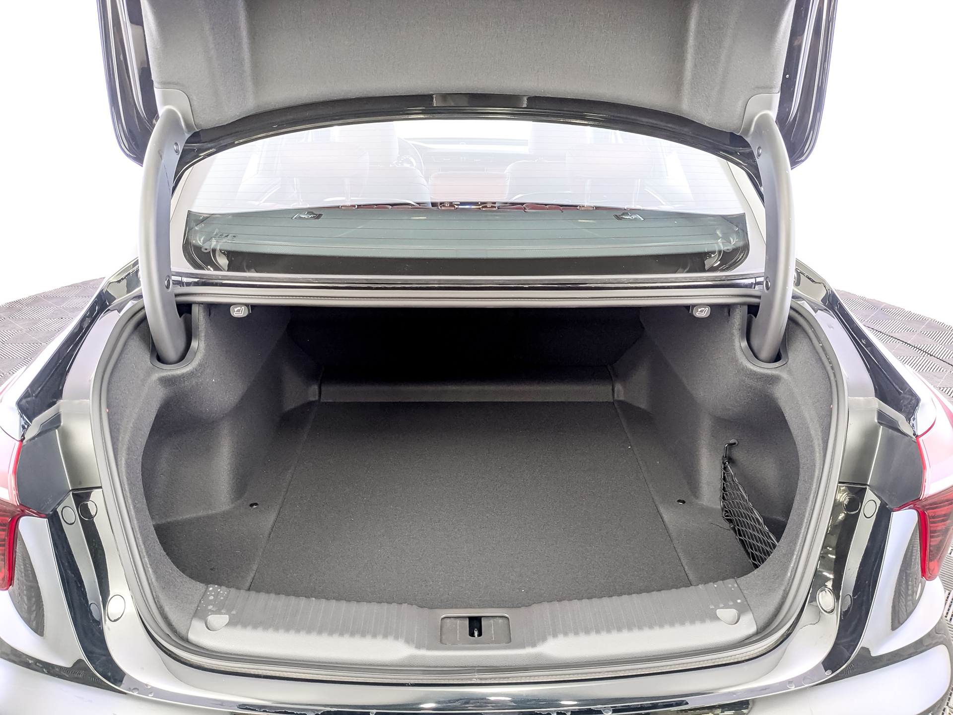Фото Hongqi H5 Black Edition 2.0T/218 8AT 4D