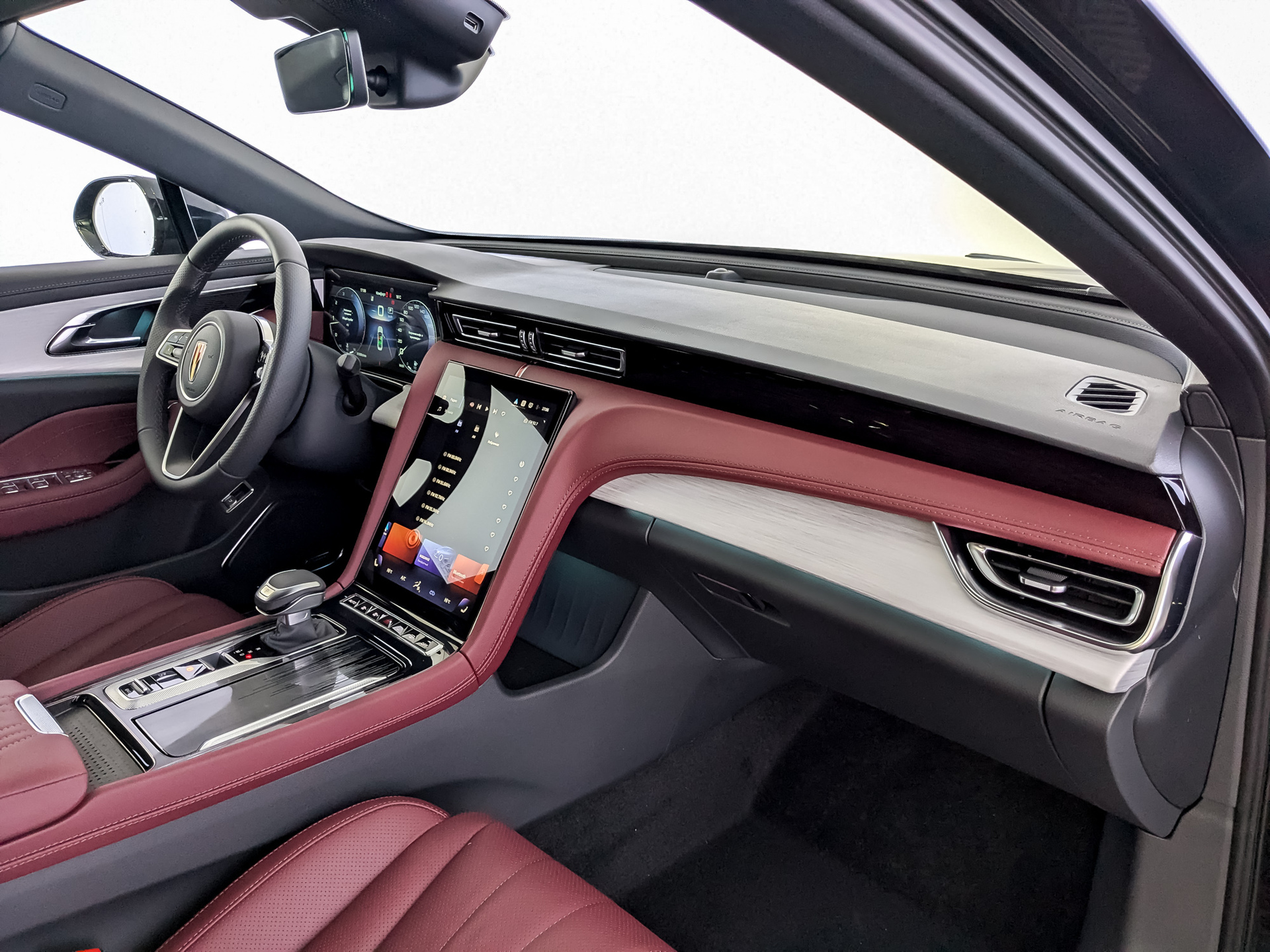 Фото Hongqi H5 Black Edition 2.0T/218 8AT 4D
