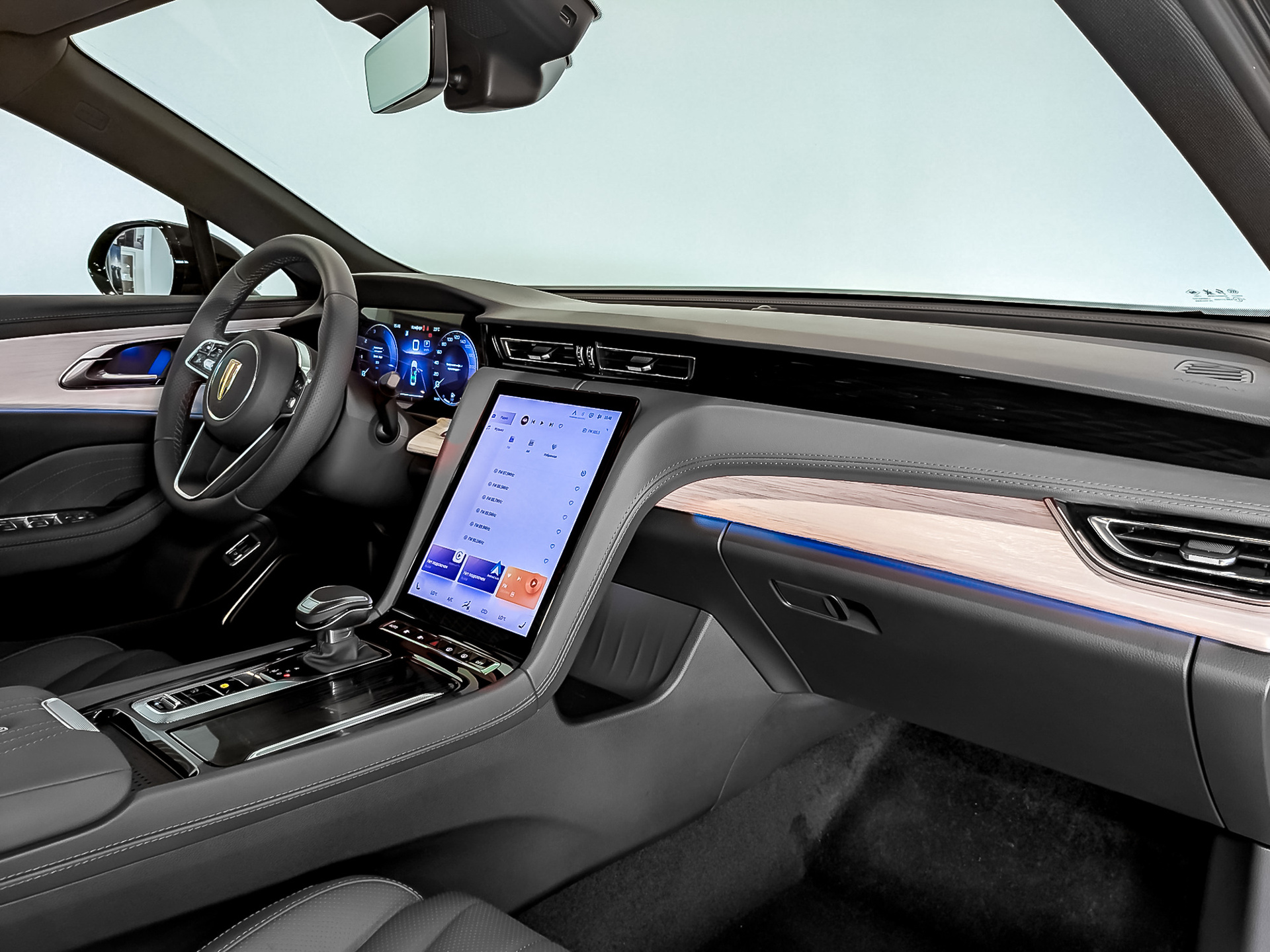 Фото Hongqi H5 Black Edition 2.0T/218 8AT 4D