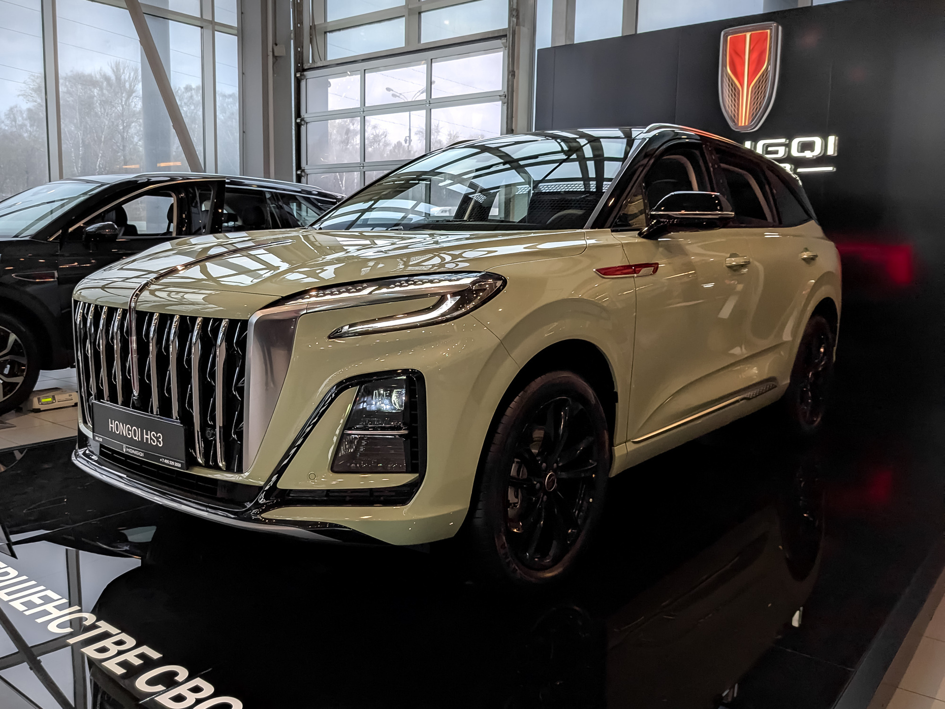 Фото Hongqi HS3 Deluxe 2.0Т/245 8AT 4WD