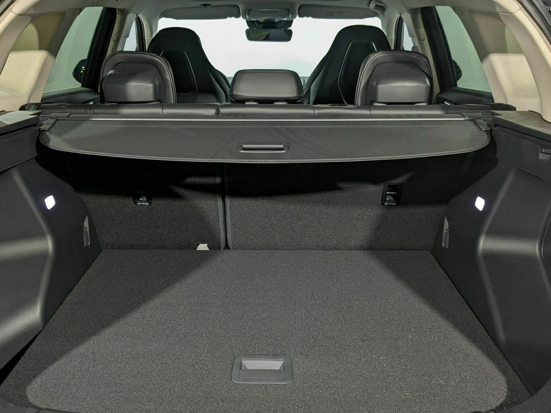 Фото Hongqi HS3 Deluxe 2.0Т/245 8AT 4WD