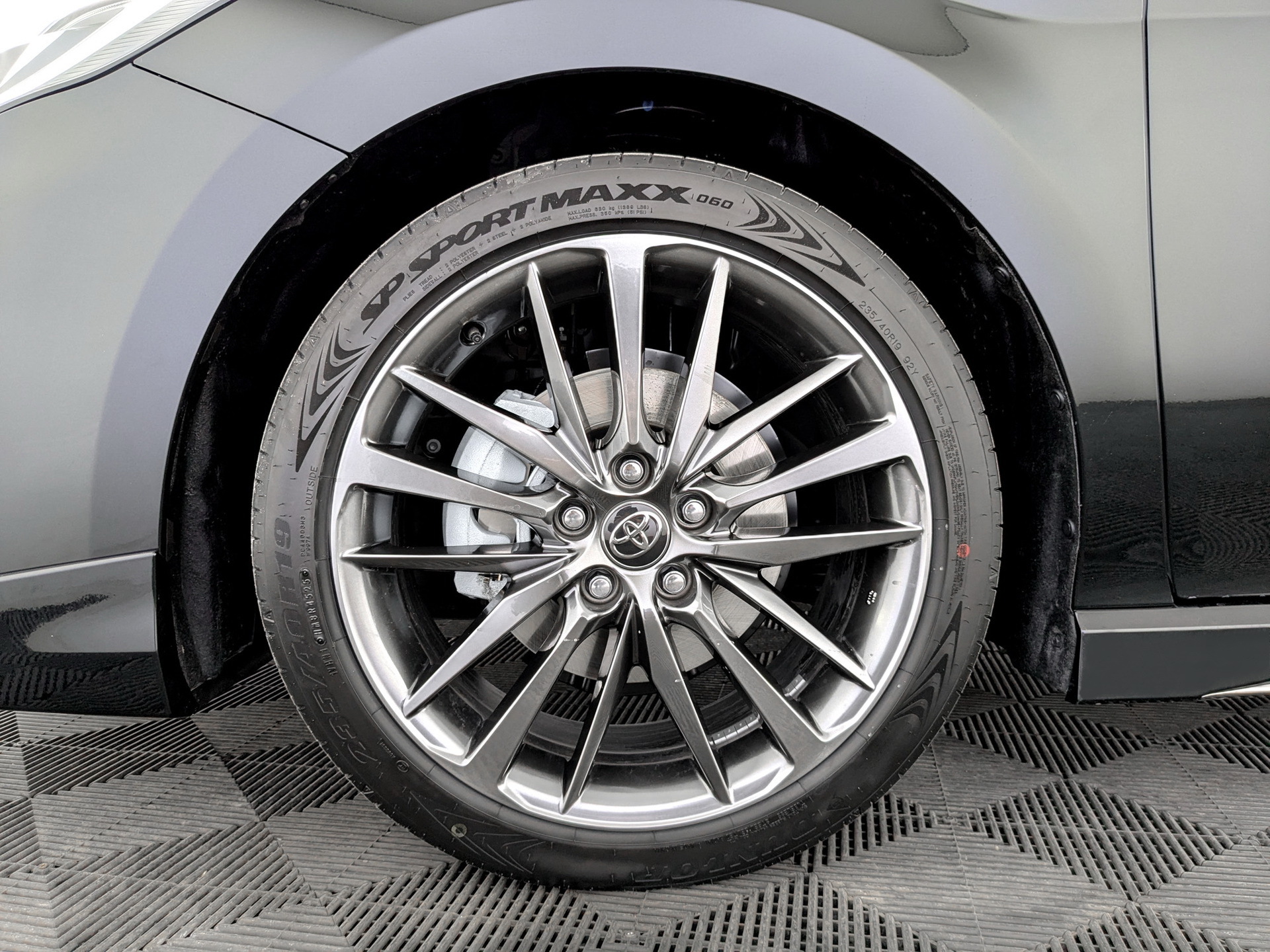 Фото Toyota Camry HXS Sports Plus 2.0H/197 CVT 4D