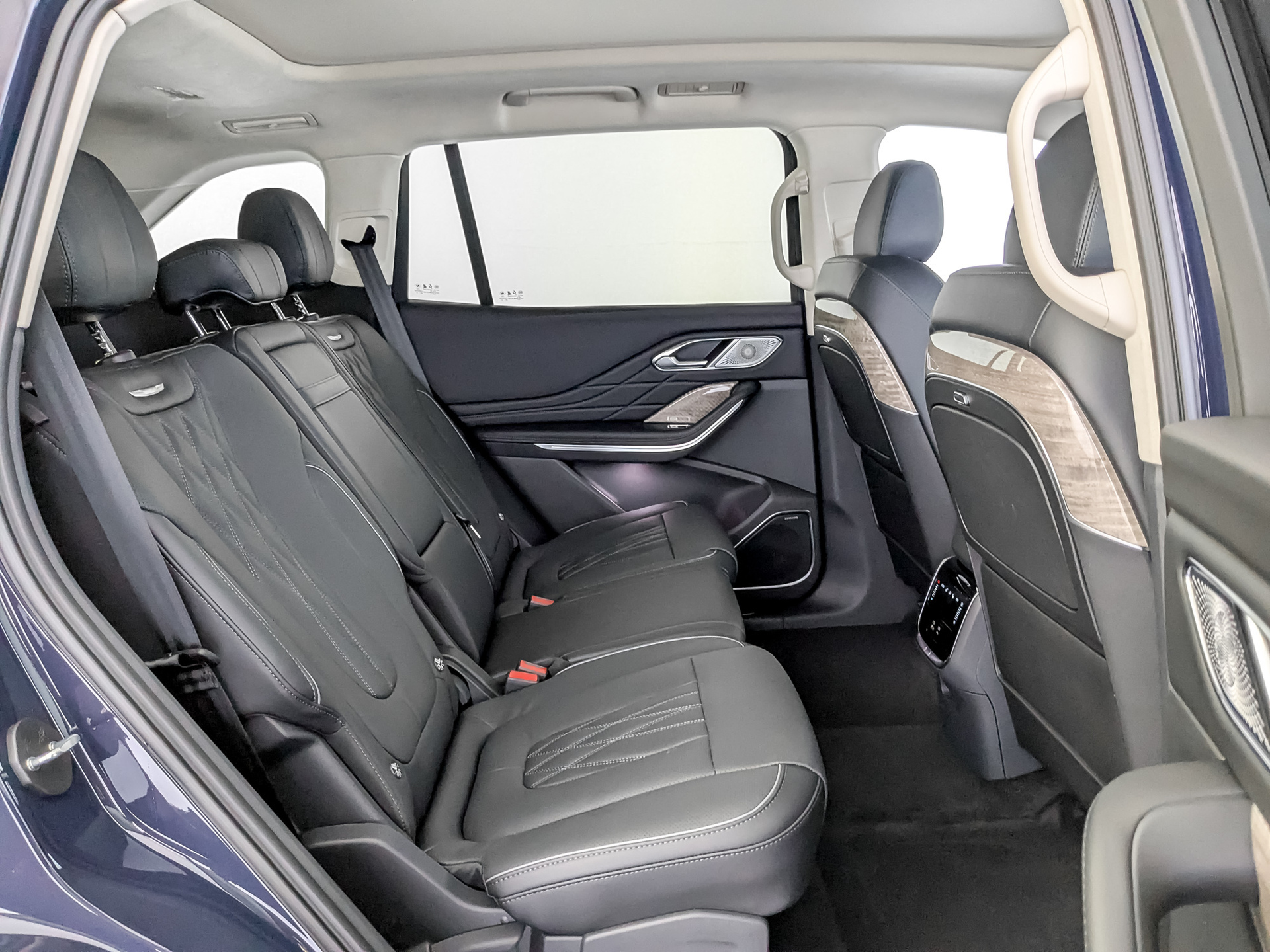 Фото Hongqi HS7 Executive 2.0T/245 8AT 4WD