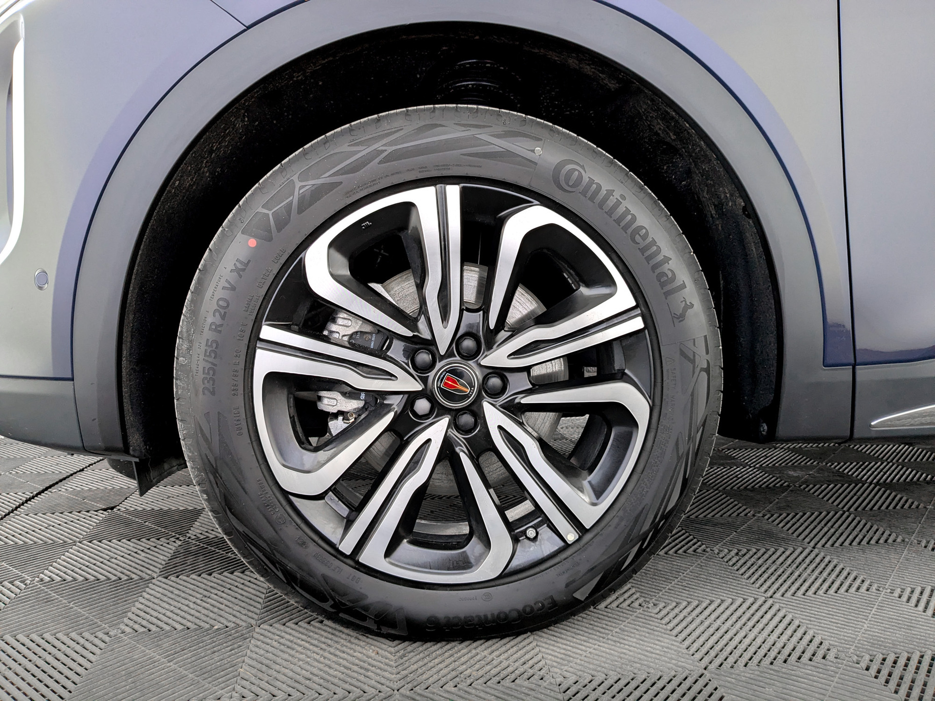 Фото Hongqi HS7 Executive 2.0T/245 8AT 4WD