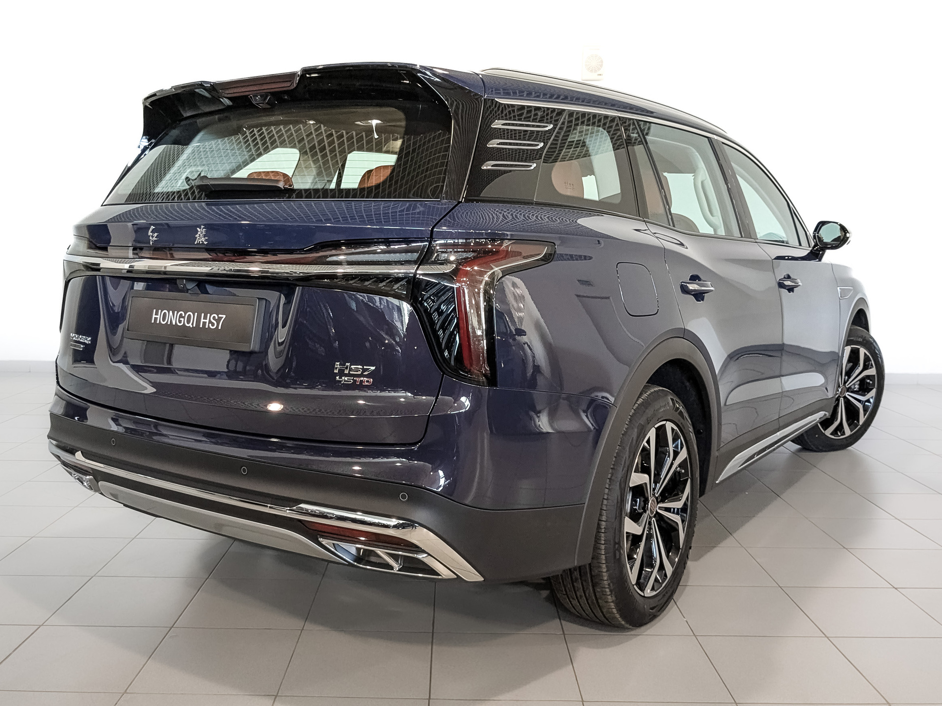 Фото Hongqi HS7 Deluxe 2.0T/245 8AT 4WD