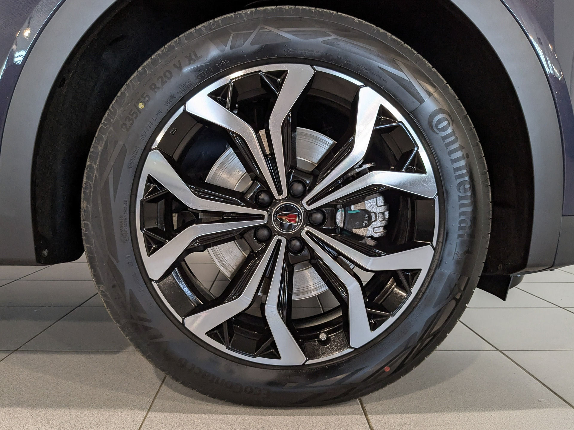 Фото Hongqi HS7 Deluxe 2.0T/245 8AT 4WD