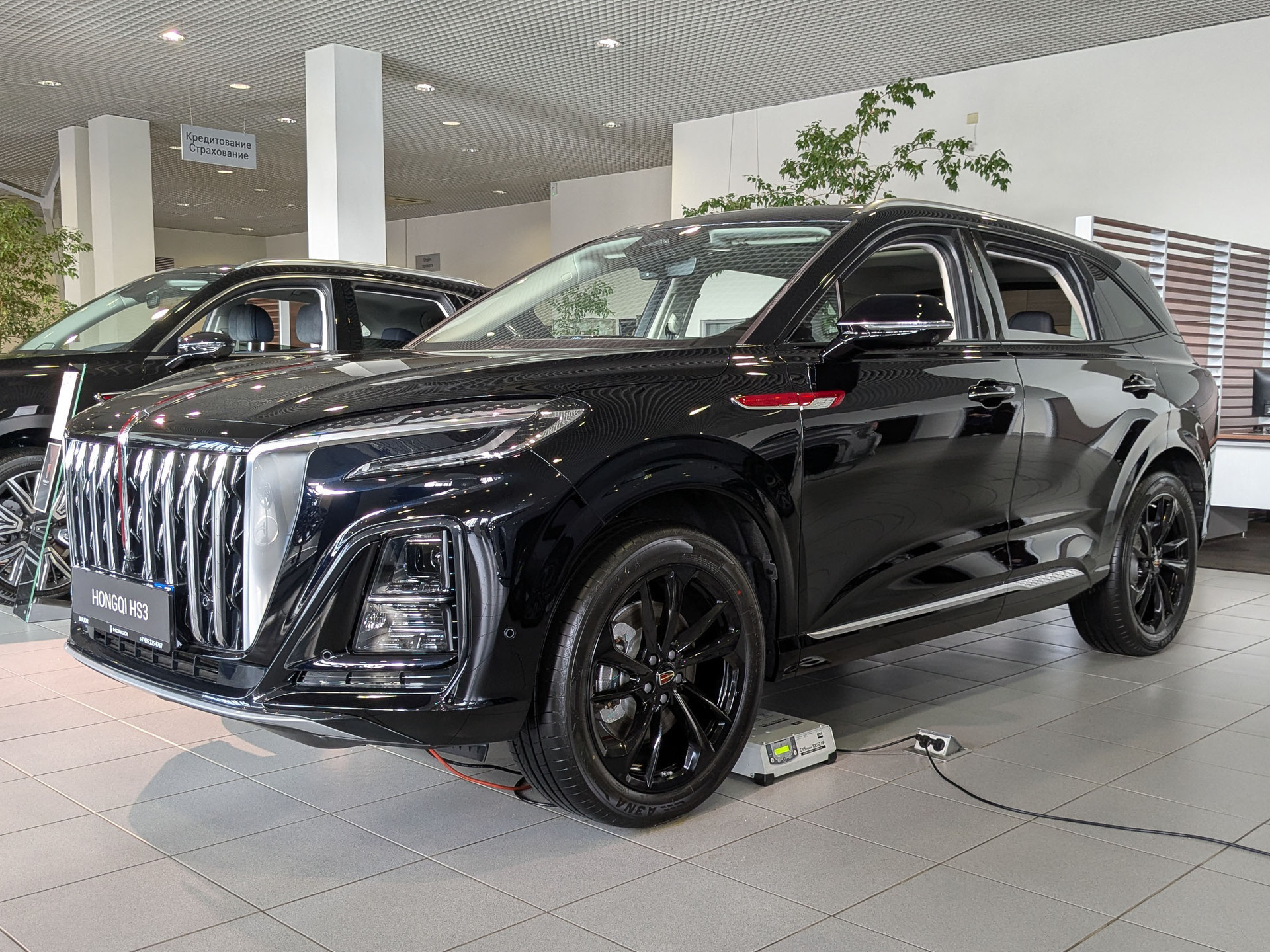 Фото Hongqi HS3 Deluxe 2.0Т/245 8AT 4WD