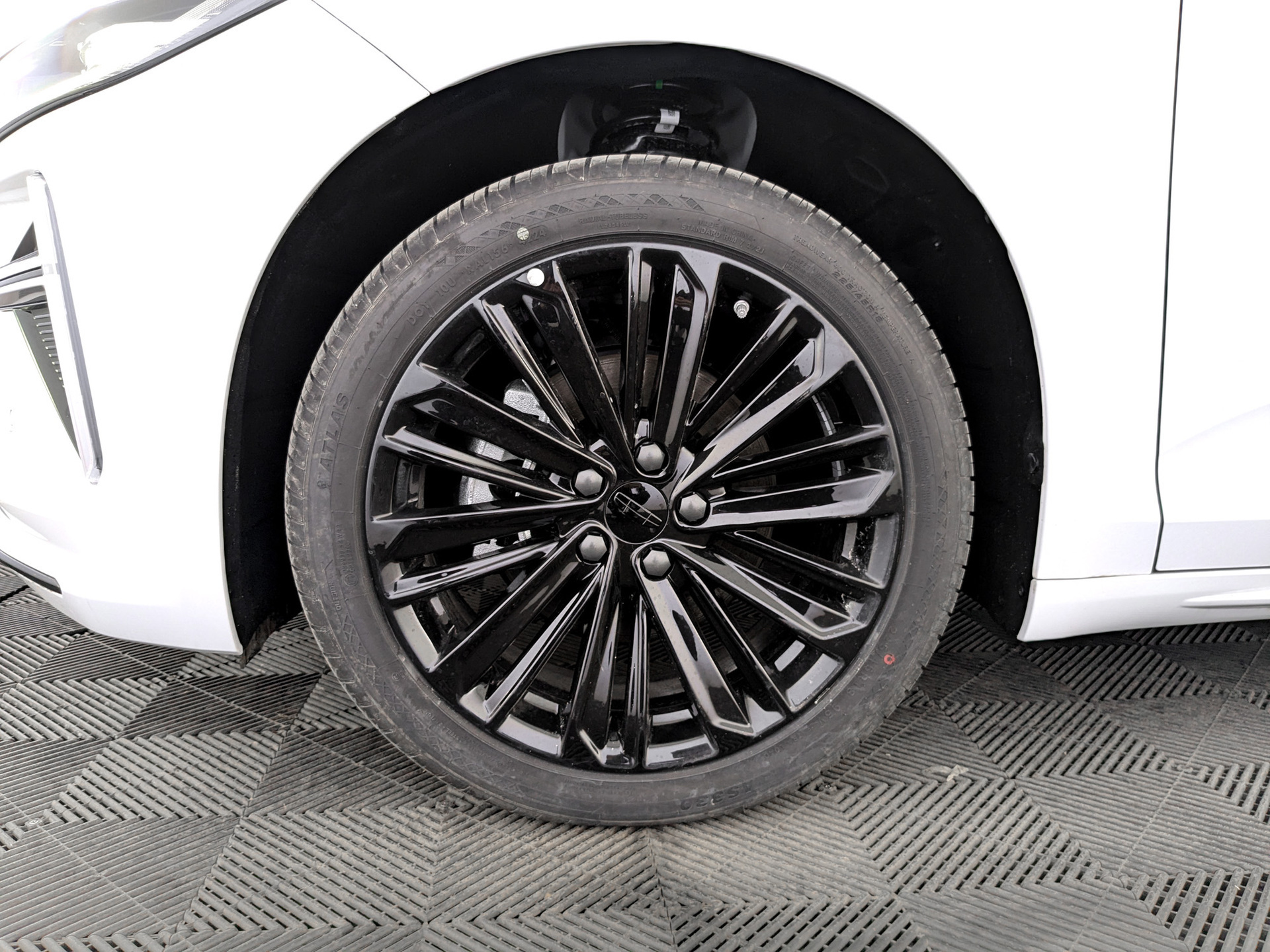 Фото Geely Preface Flagship LP 2.0T/150 7RT 4D