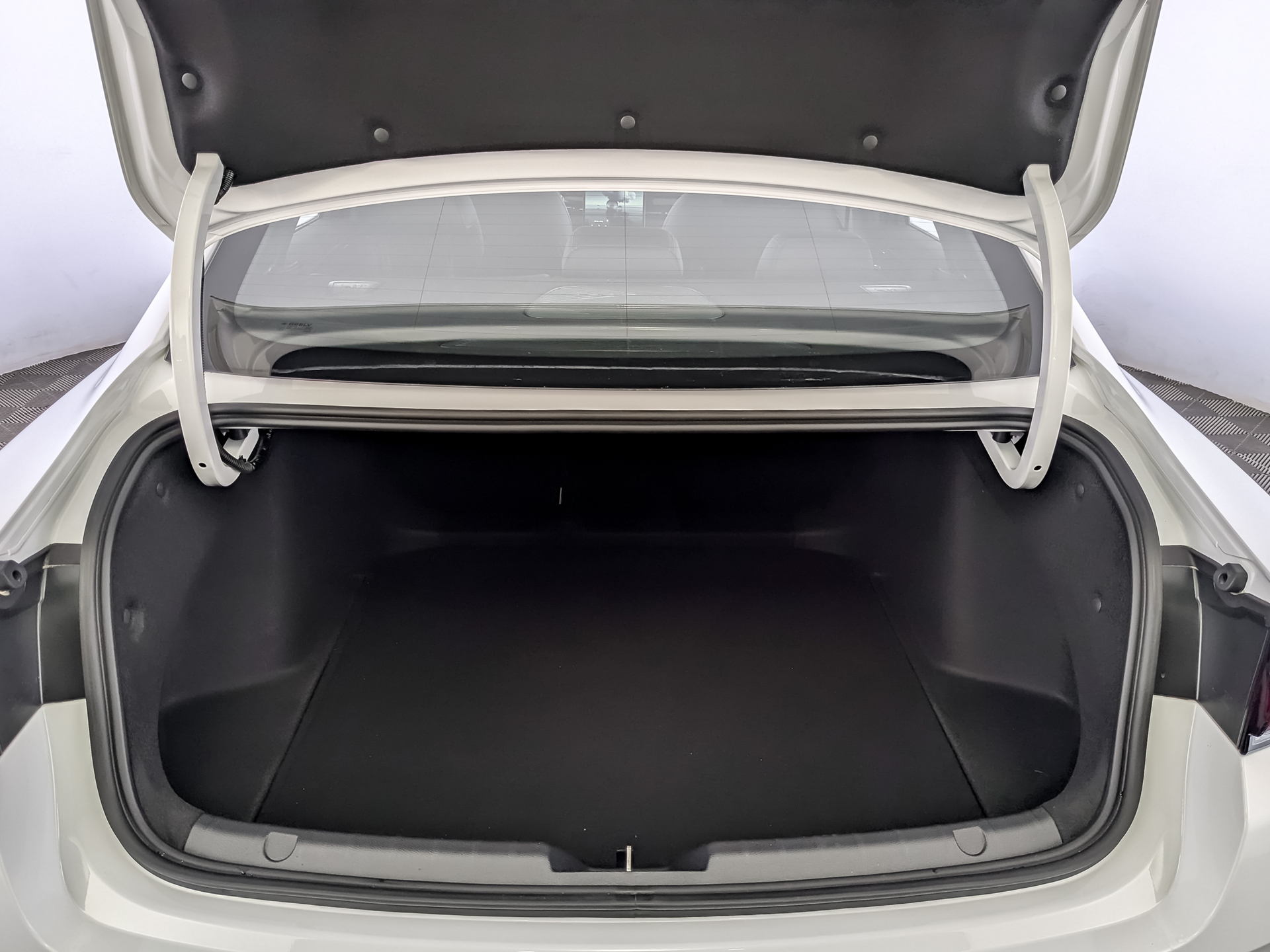 Фото Geely Preface Flagship LP 2.0T/150 7RT 4D