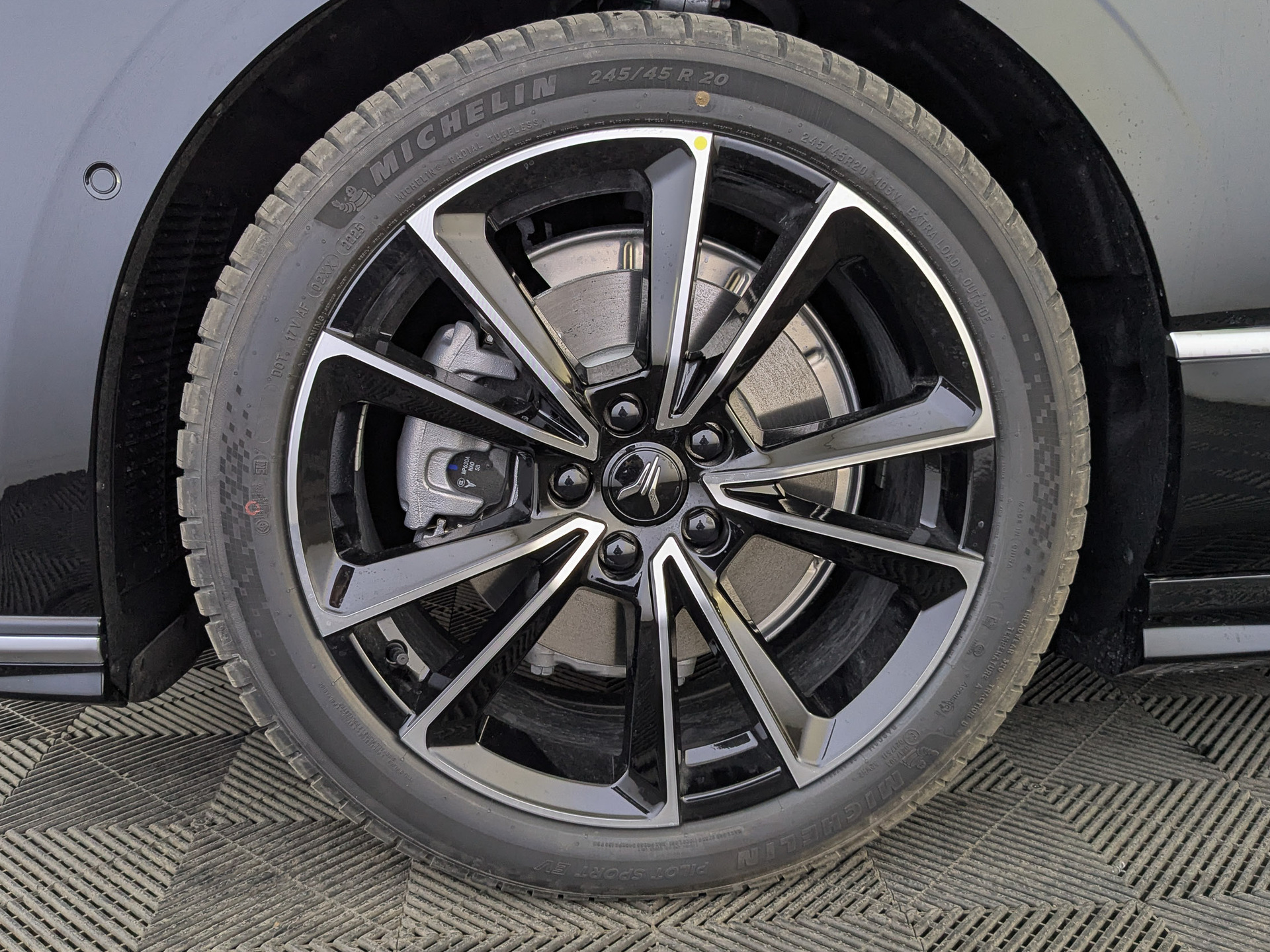 Фото Voyah Passion EVR 1.5ELH/170 43кВт 4WD