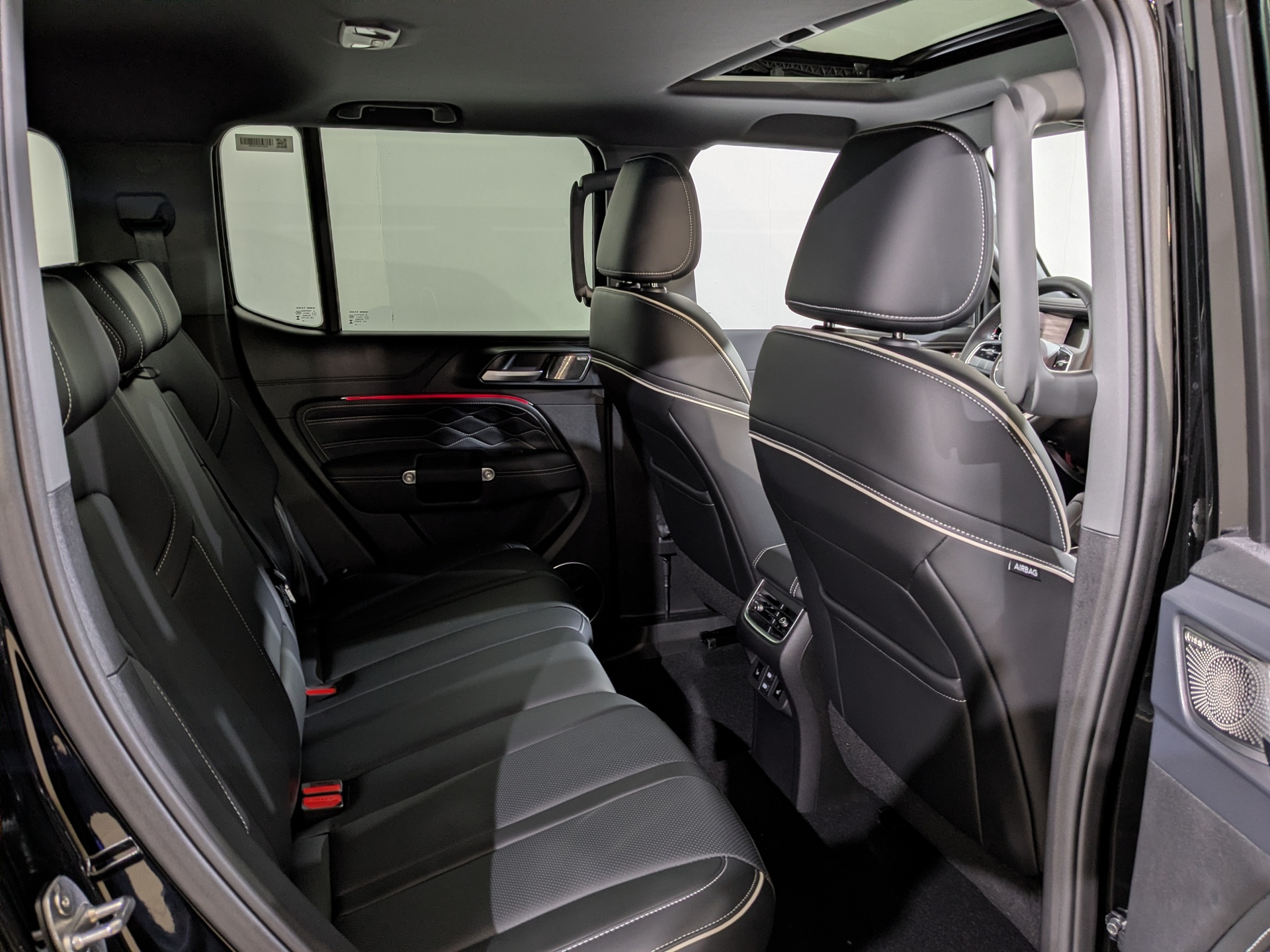 Фото Tank 300 Сити Премиум (City Premium) 2.0T/218 8AT 4WD