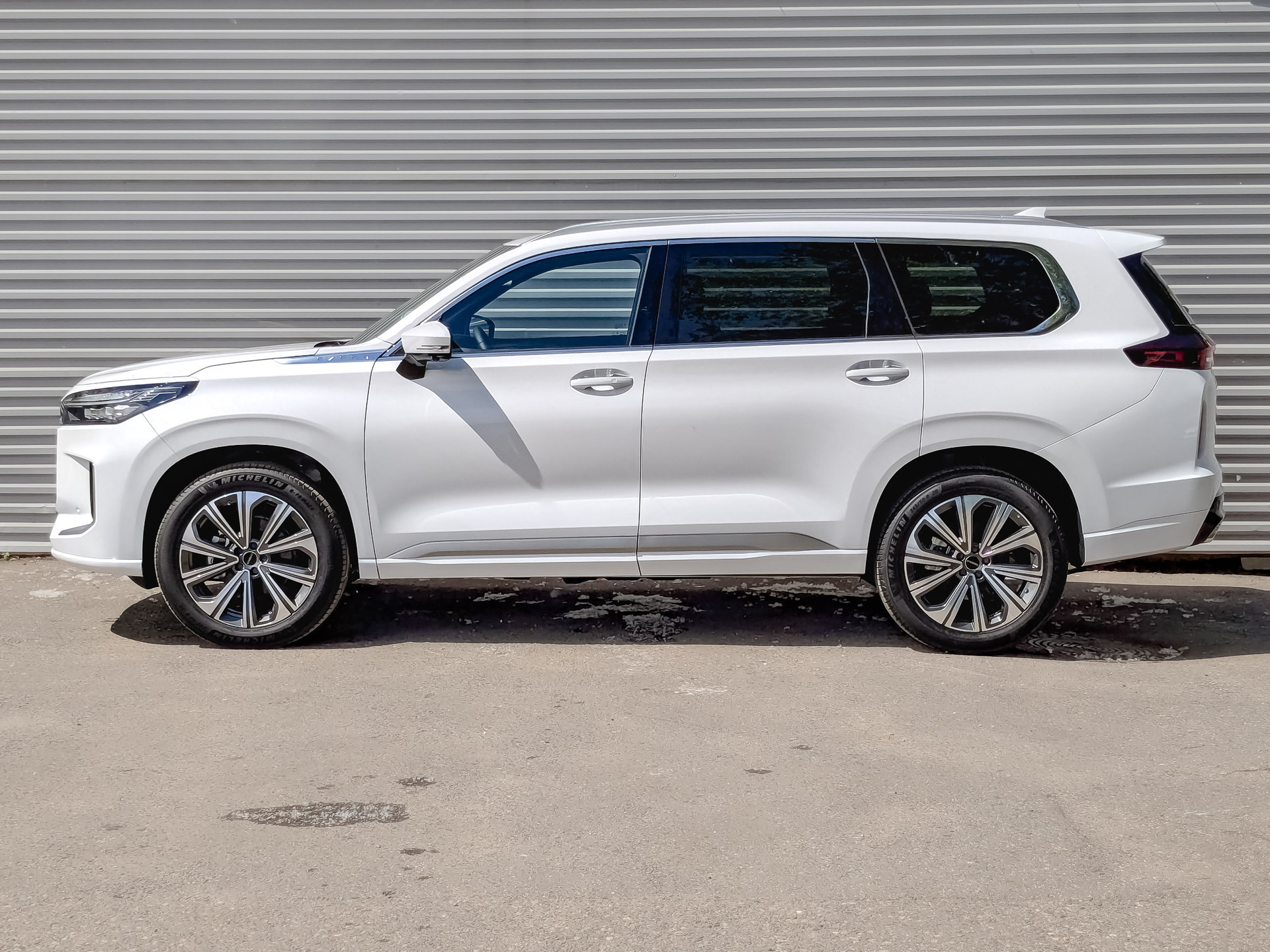 Фото Exeed VX FL Prestige 2.0T/249 8AT 4WD