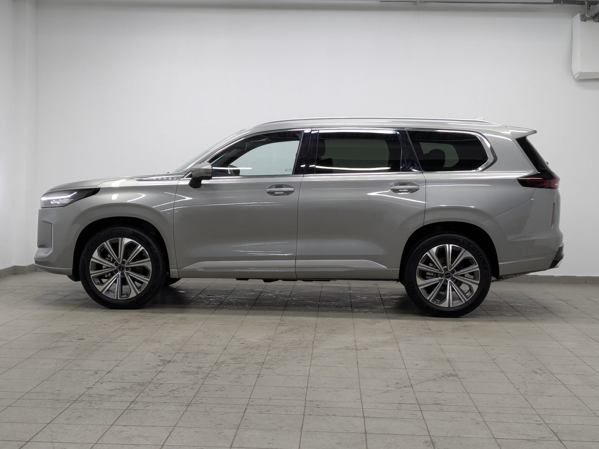 Фото Exeed VX FL Prestige 2.0T/249 8AT 4WD
