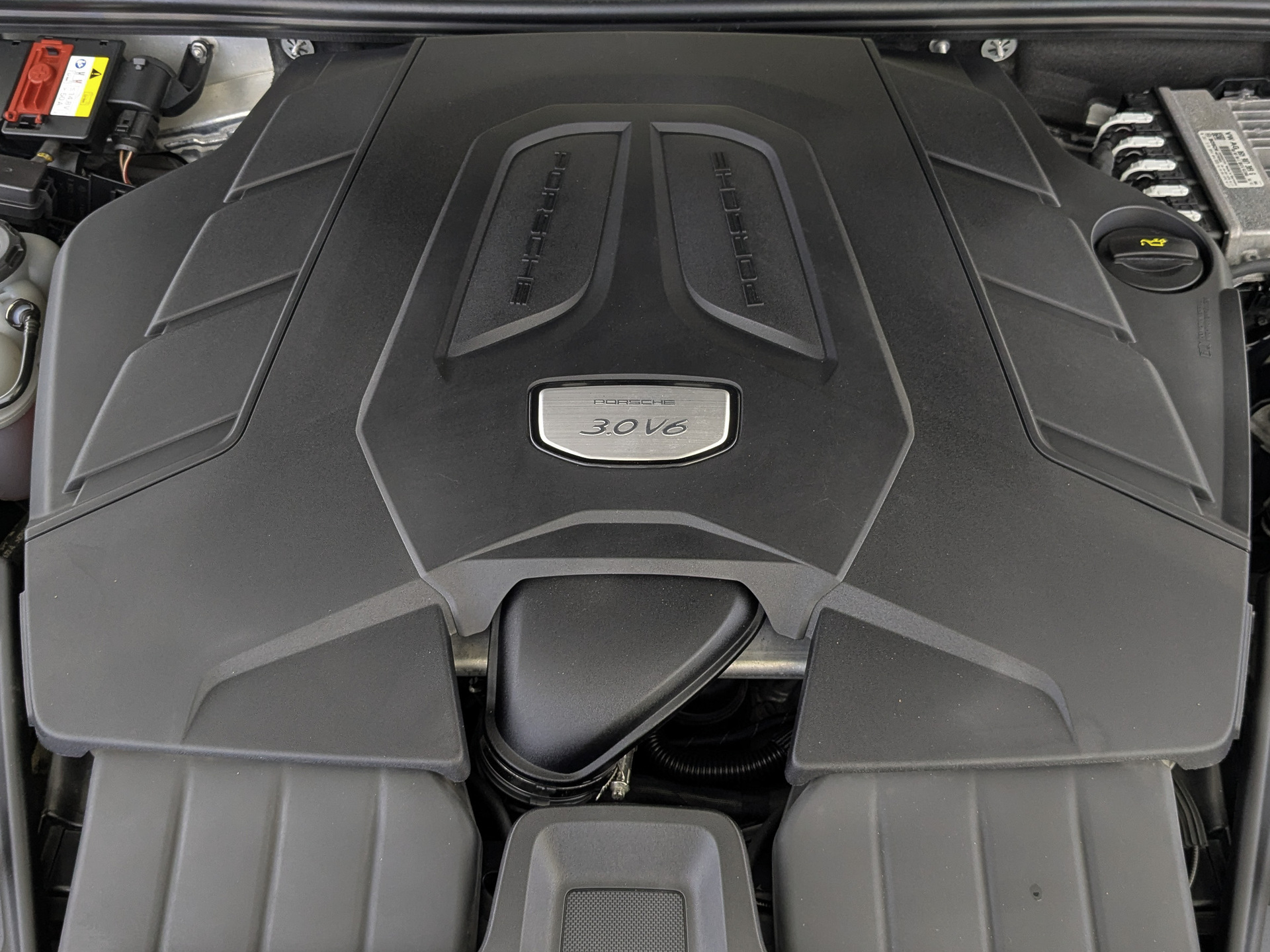 PORSCHE Cayenne 3.00 (340 л.с), автомат, 2018, пробег 250 263 км