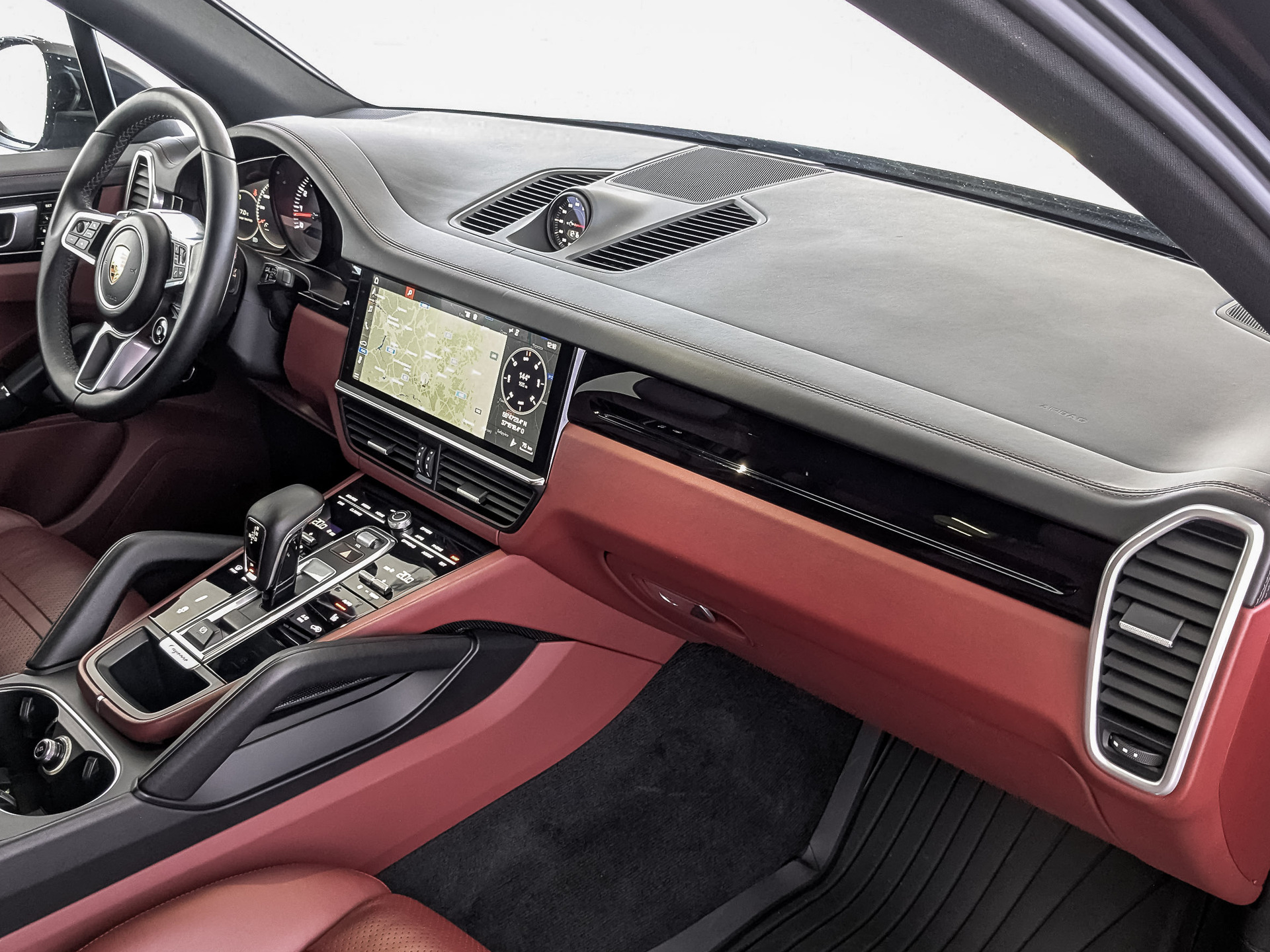 PORSCHE Cayenne 3.00 (340 л.с), автомат, 2018, пробег 250 263 км