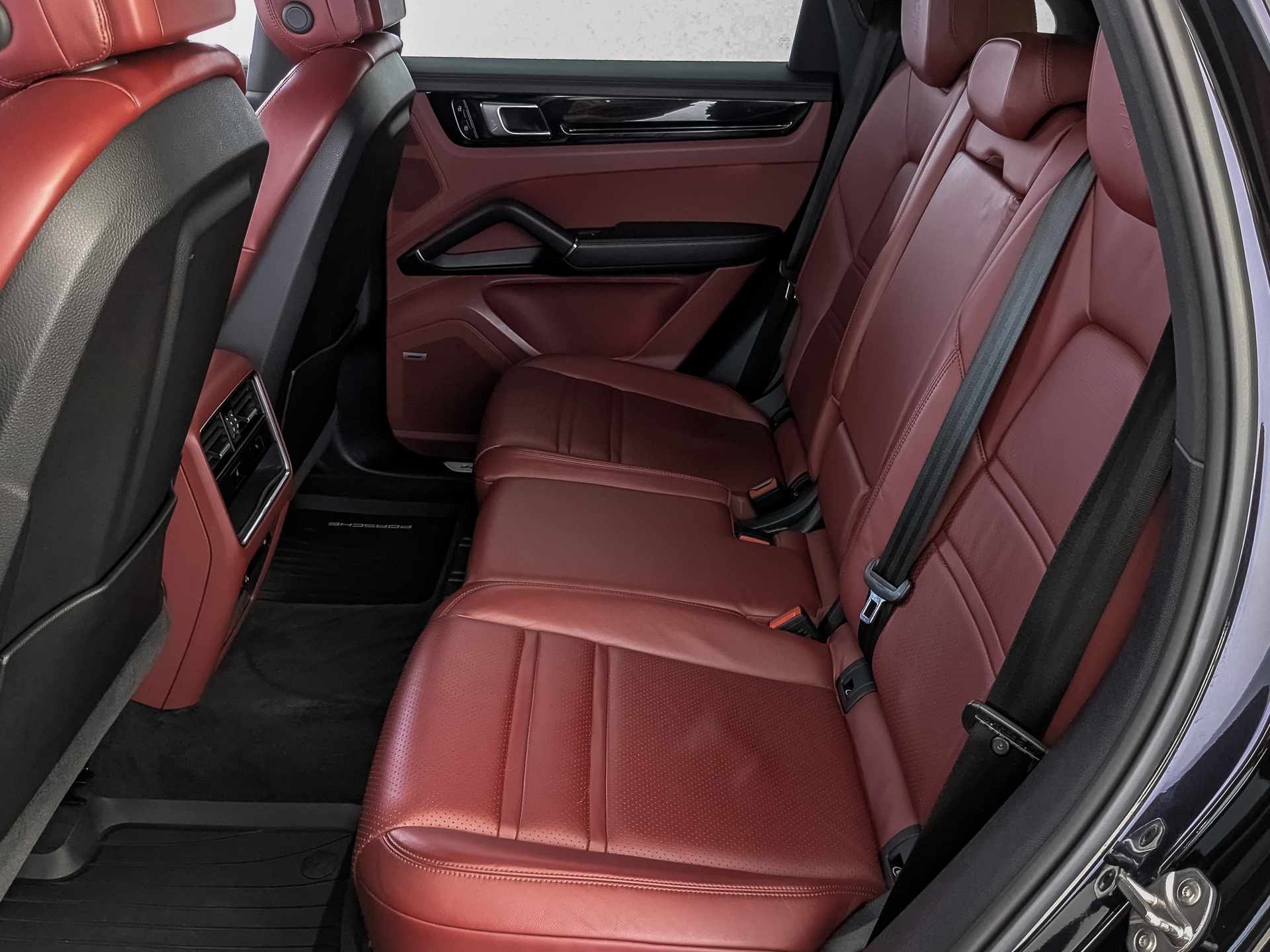 PORSCHE Cayenne 3.00 (340 л.с), автомат, 2018, пробег 250 263 км