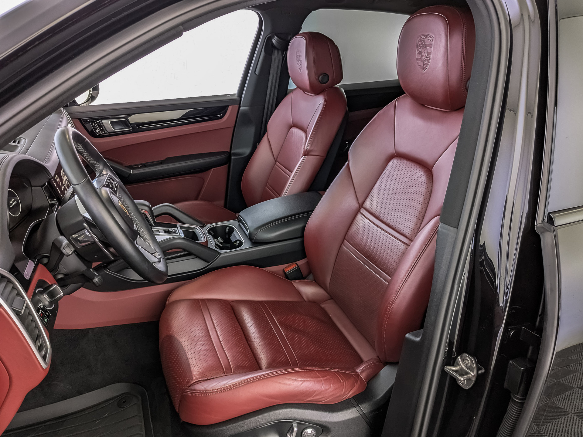 PORSCHE Cayenne 3.00 (340 л.с), автомат, 2018, пробег 250 263 км
