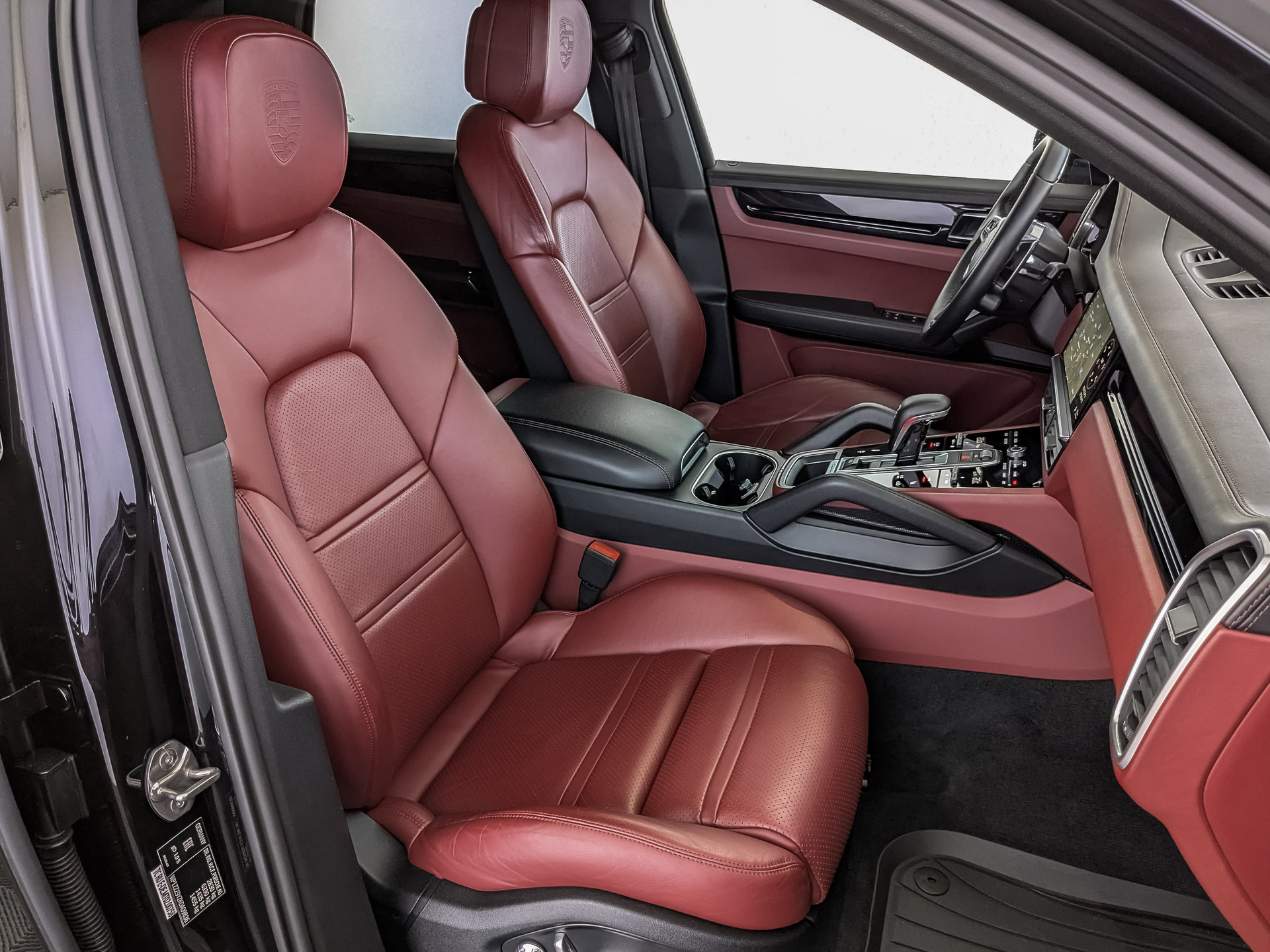 PORSCHE Cayenne 3.00 (340 л.с), автомат, 2018, пробег 250 263 км