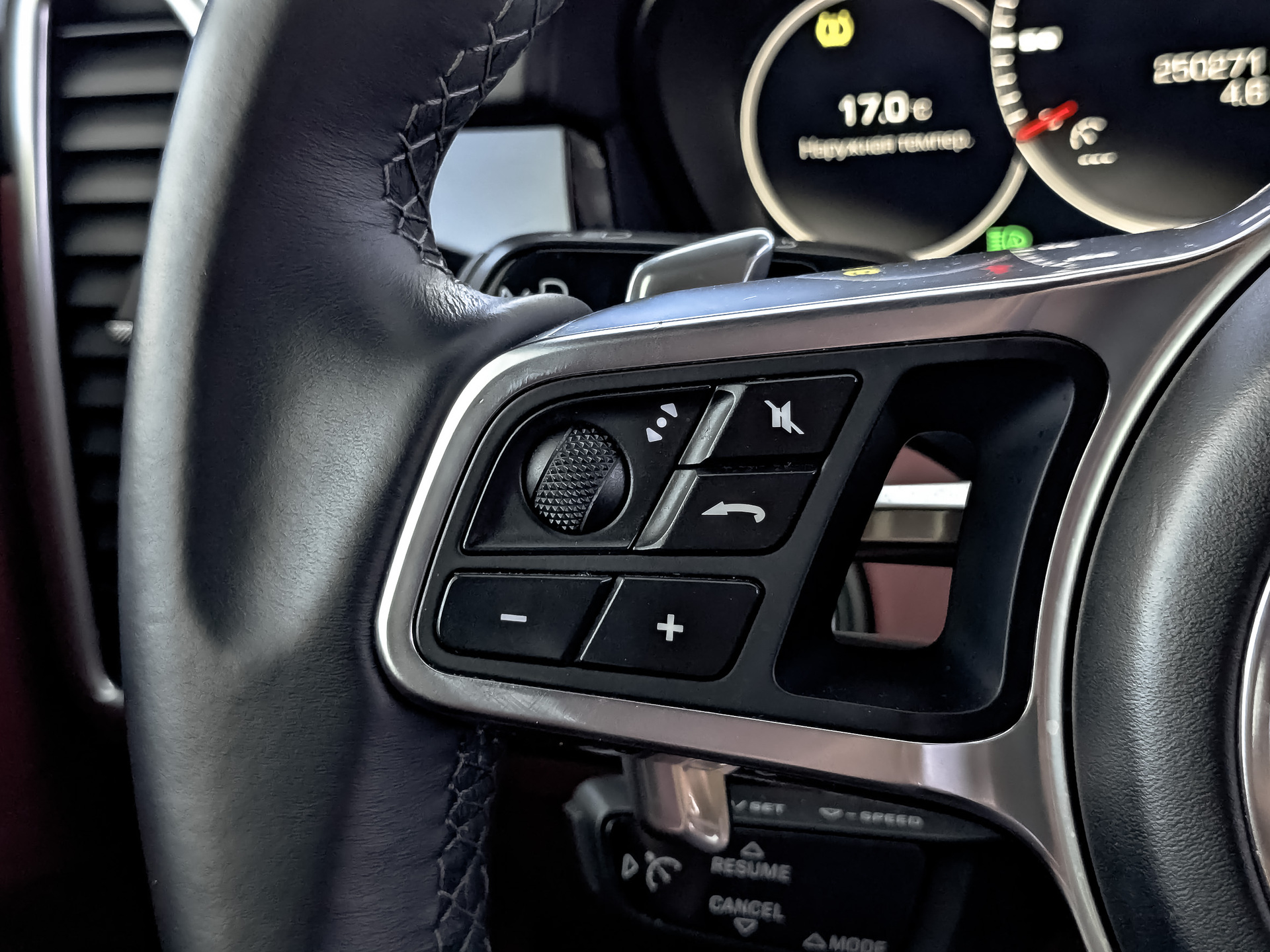 PORSCHE Cayenne 3.00 (340 л.с), автомат, 2018, пробег 250 263 км