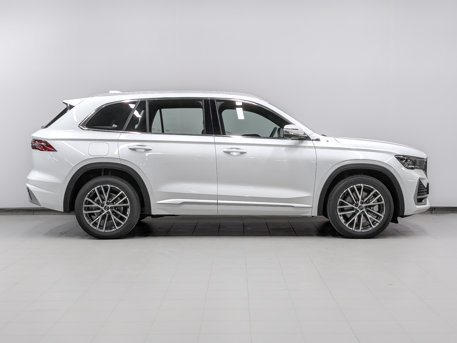 Фото Geely Monjaro Luxury SE 2.0T/238 8AT 4WD