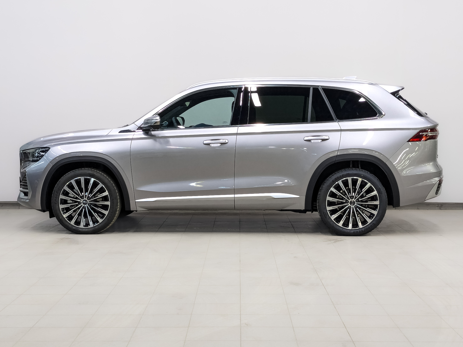Фото Monjaro Flagship SE 2.0T/238 8AT 4WD