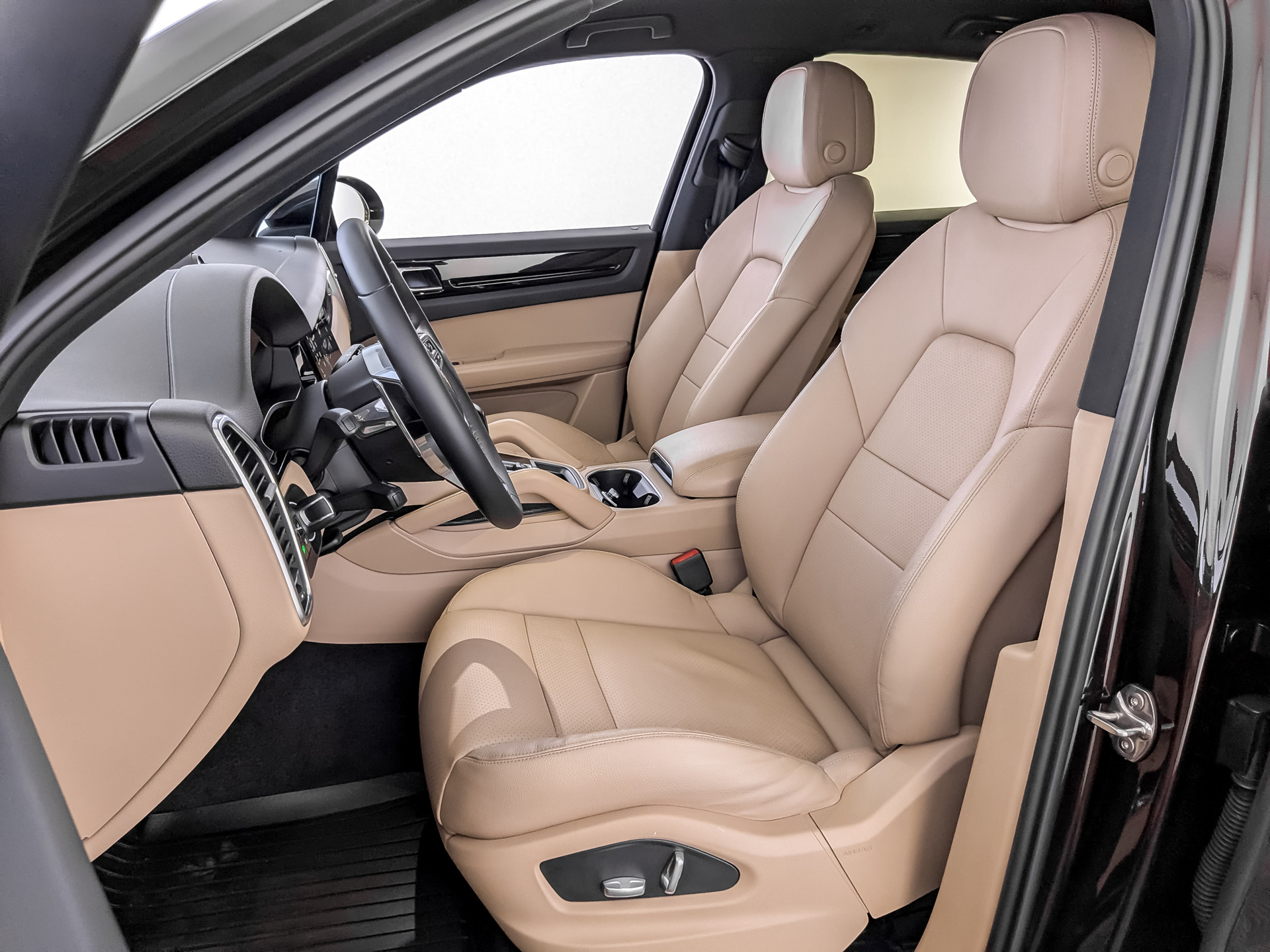 PORSCHE Cayenne 3.00 (340 л.с), автомат, 2019, пробег 69 285 км