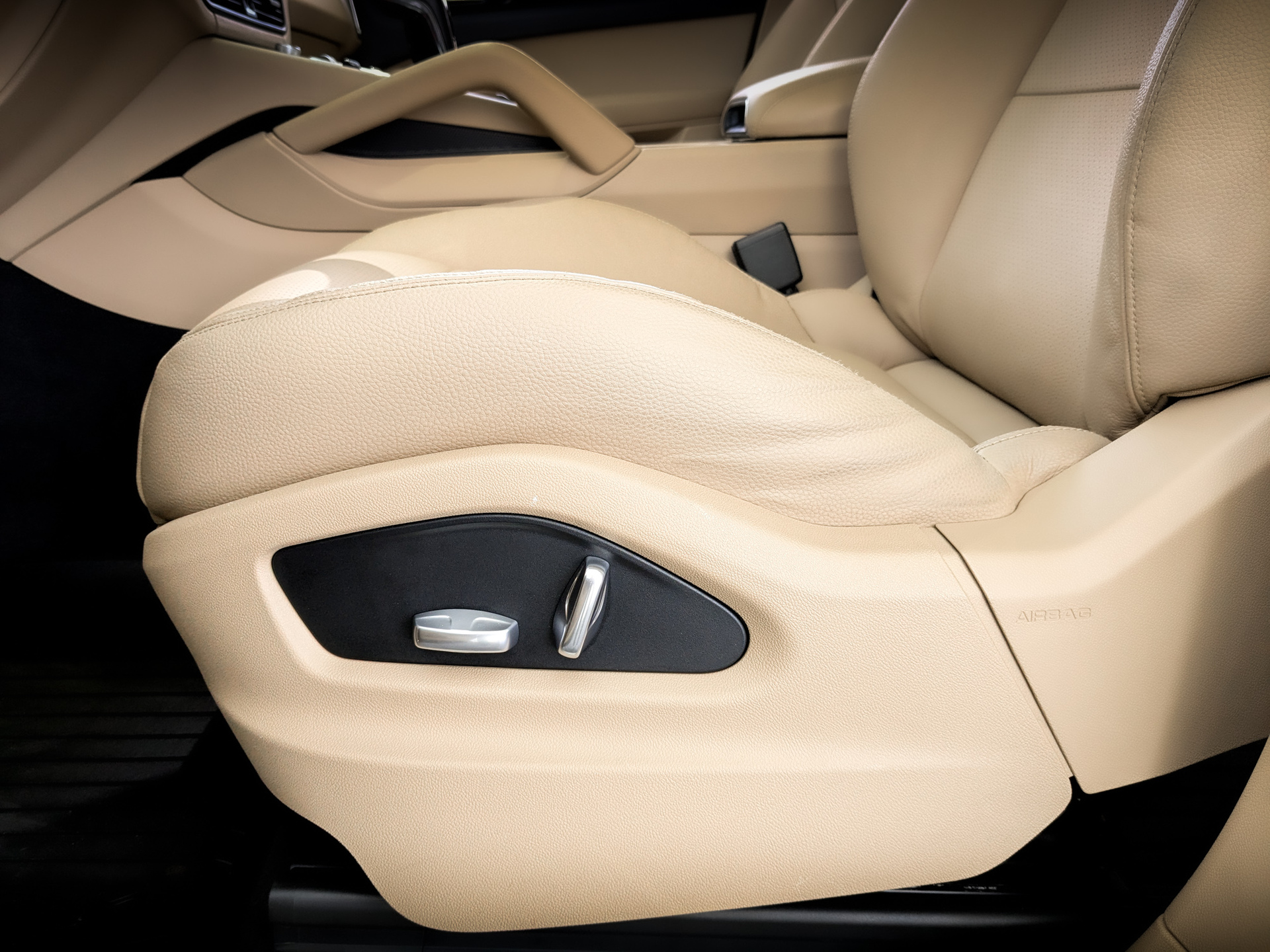PORSCHE Cayenne 3.00 (340 л.с), автомат, 2019, пробег 69 285 км