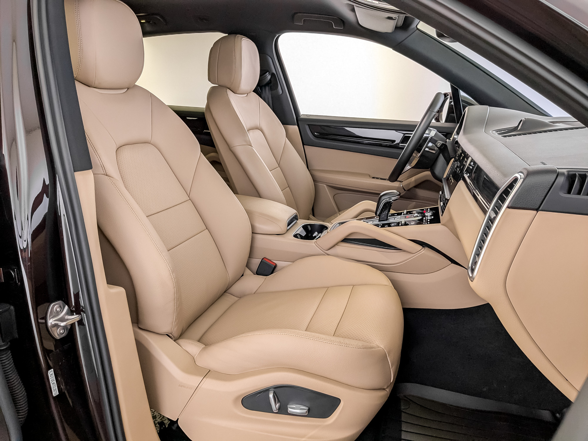 PORSCHE Cayenne 3.00 (340 л.с), автомат, 2019, пробег 69 285 км