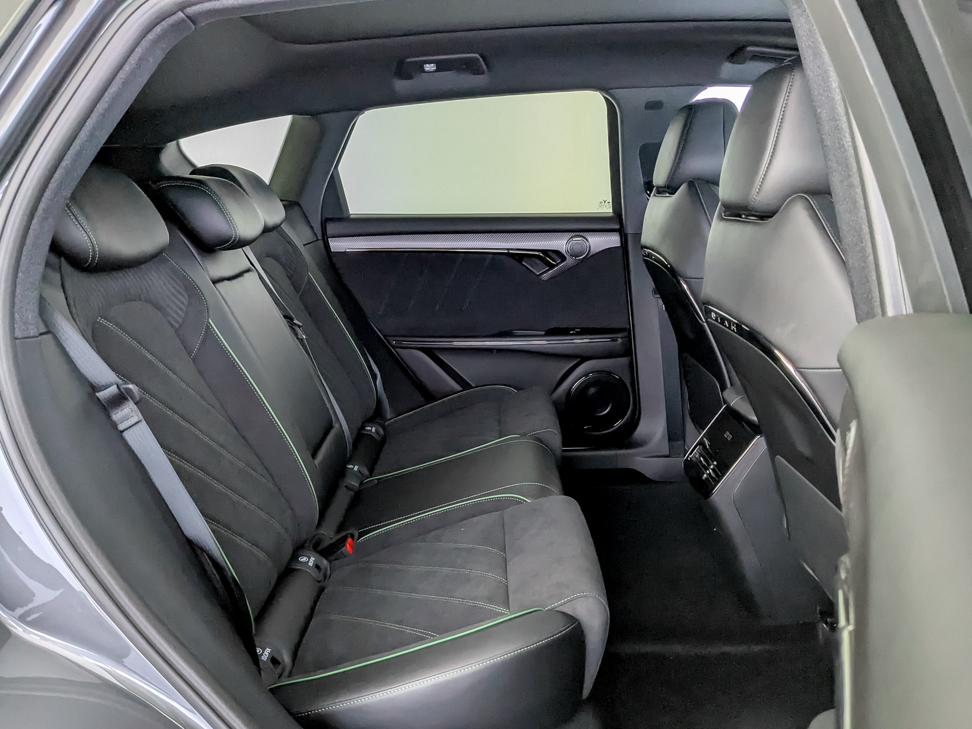 Фото Voyah Free FL EVR SPORT+ 1.5ELH/224 43кВт 4WD