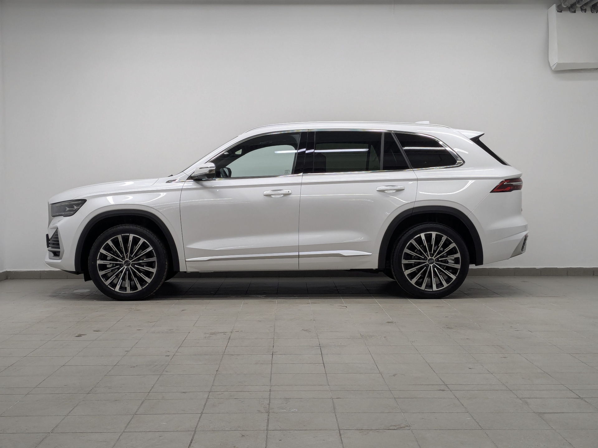 Фото Monjaro Flagship SE 2.0T/238 8AT 4WD
