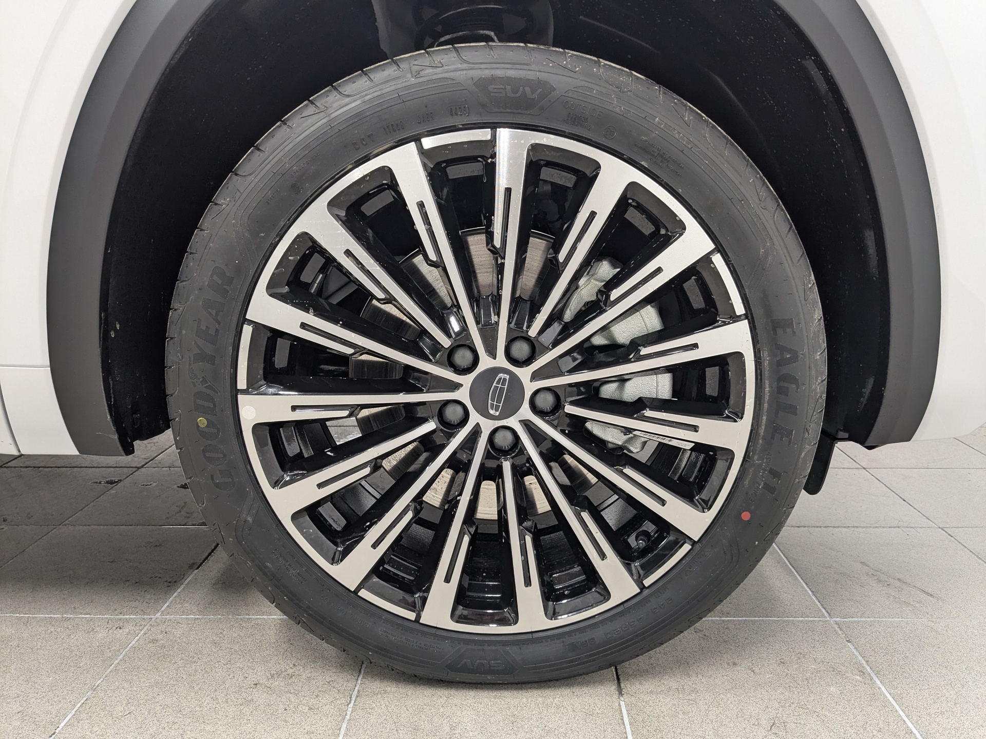 Фото Monjaro Flagship SE 2.0T/238 8AT 4WD