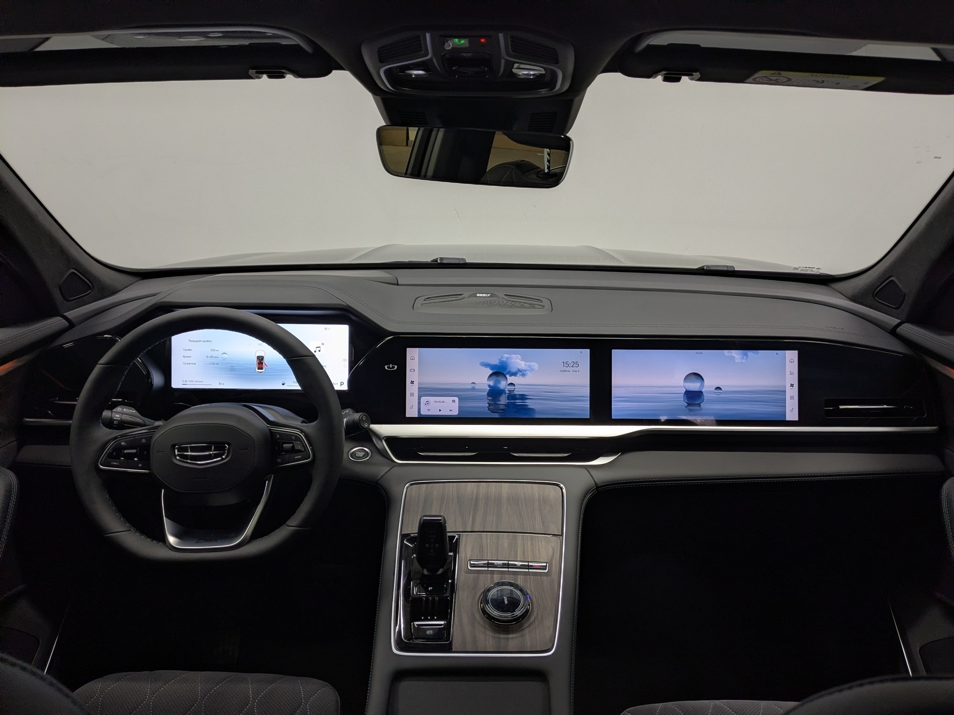 Фото Geely Monjaro Luxury SE 2.0T/238 8AT 4WD
