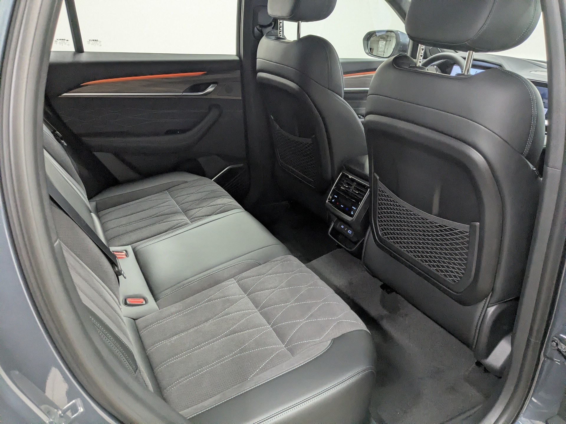 Фото Geely Monjaro Luxury SE 2.0T/238 8AT 4WD